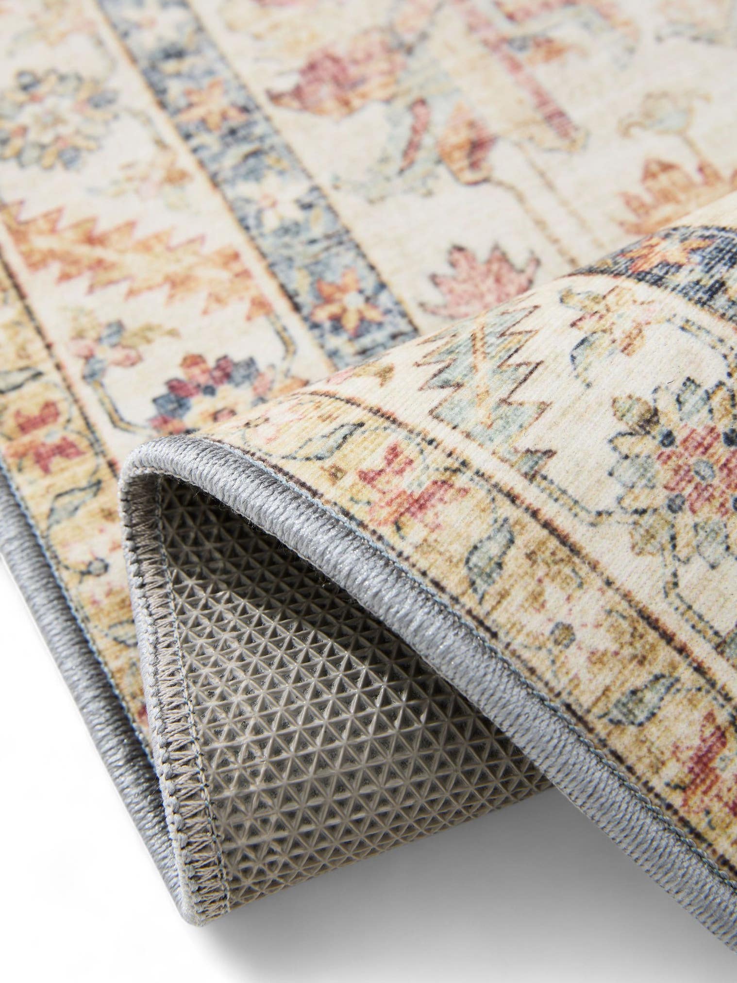 Rug made of 100% Polyester in Multicoloured with a 1- 5 mm high pile by benuta Basic