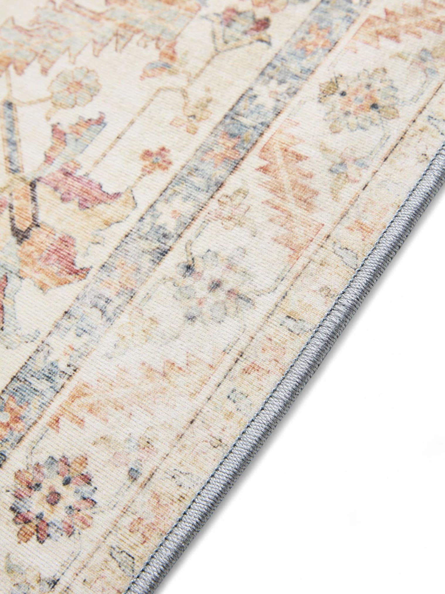 Rug made of 100% Polyester in Multicoloured with a 1- 5 mm high pile by benuta Basic