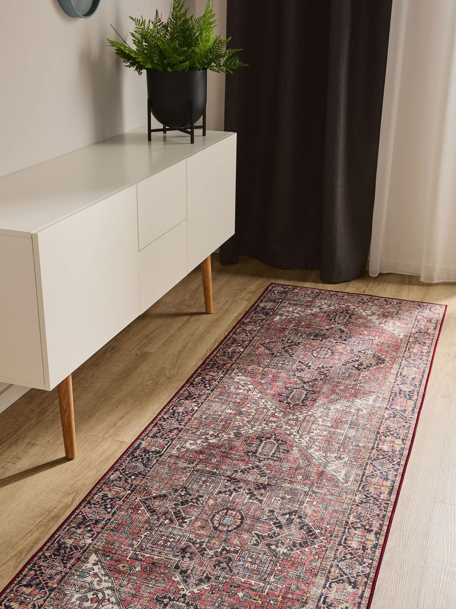 Koberec z 100% polyester v Vícebarevné s vlasem výšky do 5 mm od benuta Basic