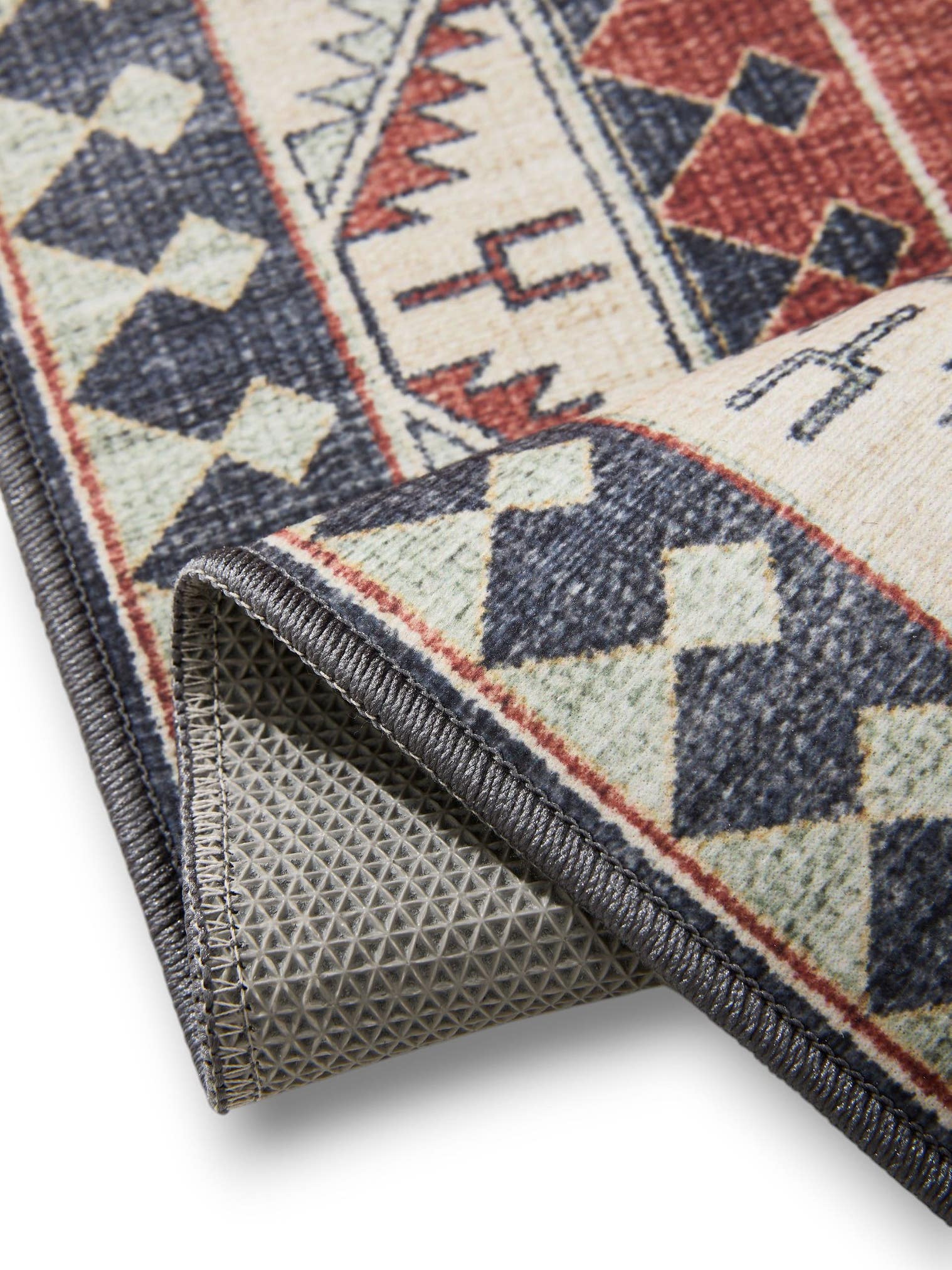 Rug made of 100% Polyester in Multicoloured with a 1- 5 mm high pile by benuta Basic