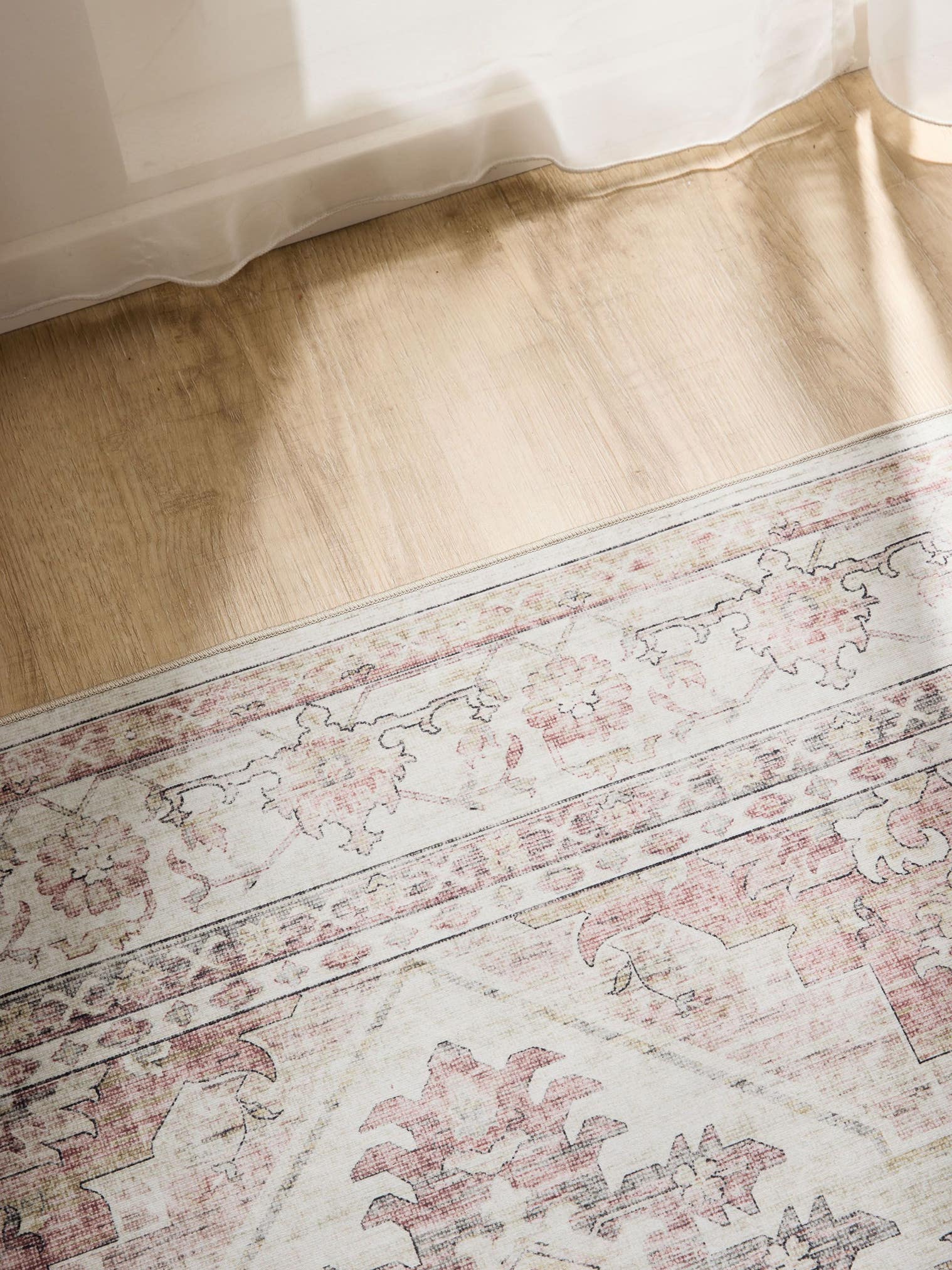 Rug made of 100% Polyester in Pink with a 1- 5 mm high pile by benuta Basic