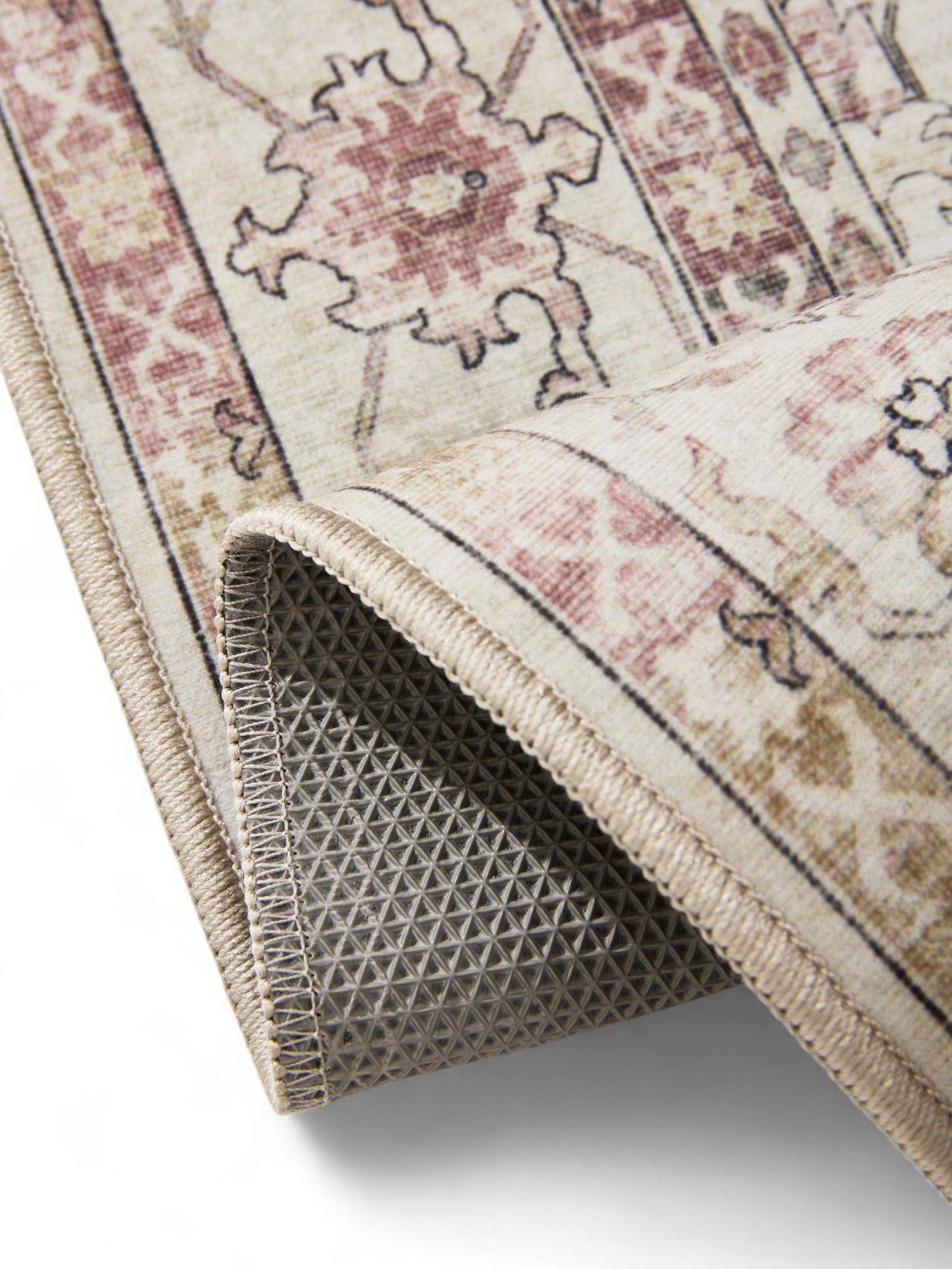 Rug made of 100% Polyester in Pink with a 1- 5 mm high pile by benuta Basic