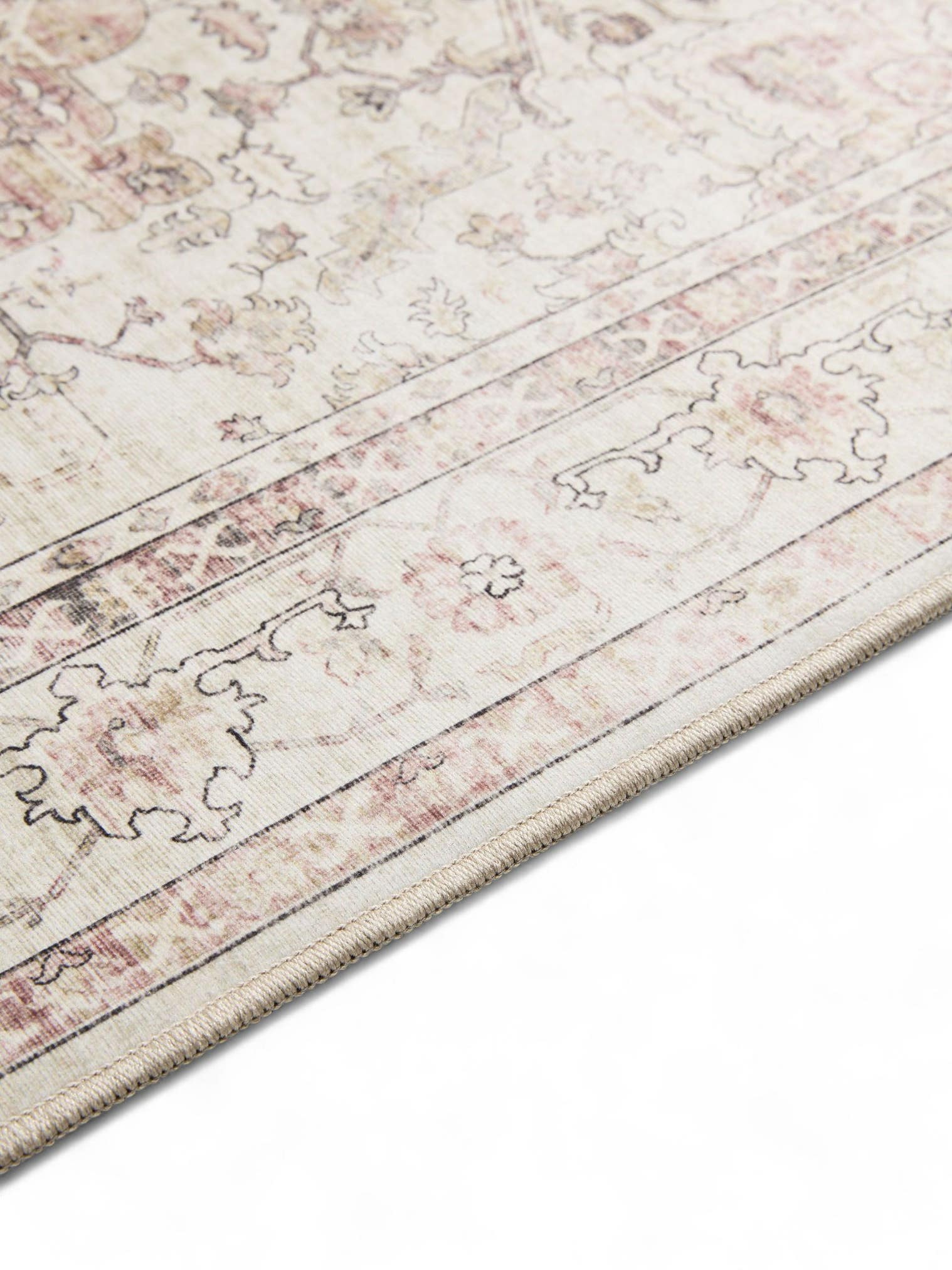 Rug made of 100% Polyester in Pink with a 1- 5 mm high pile by benuta Basic