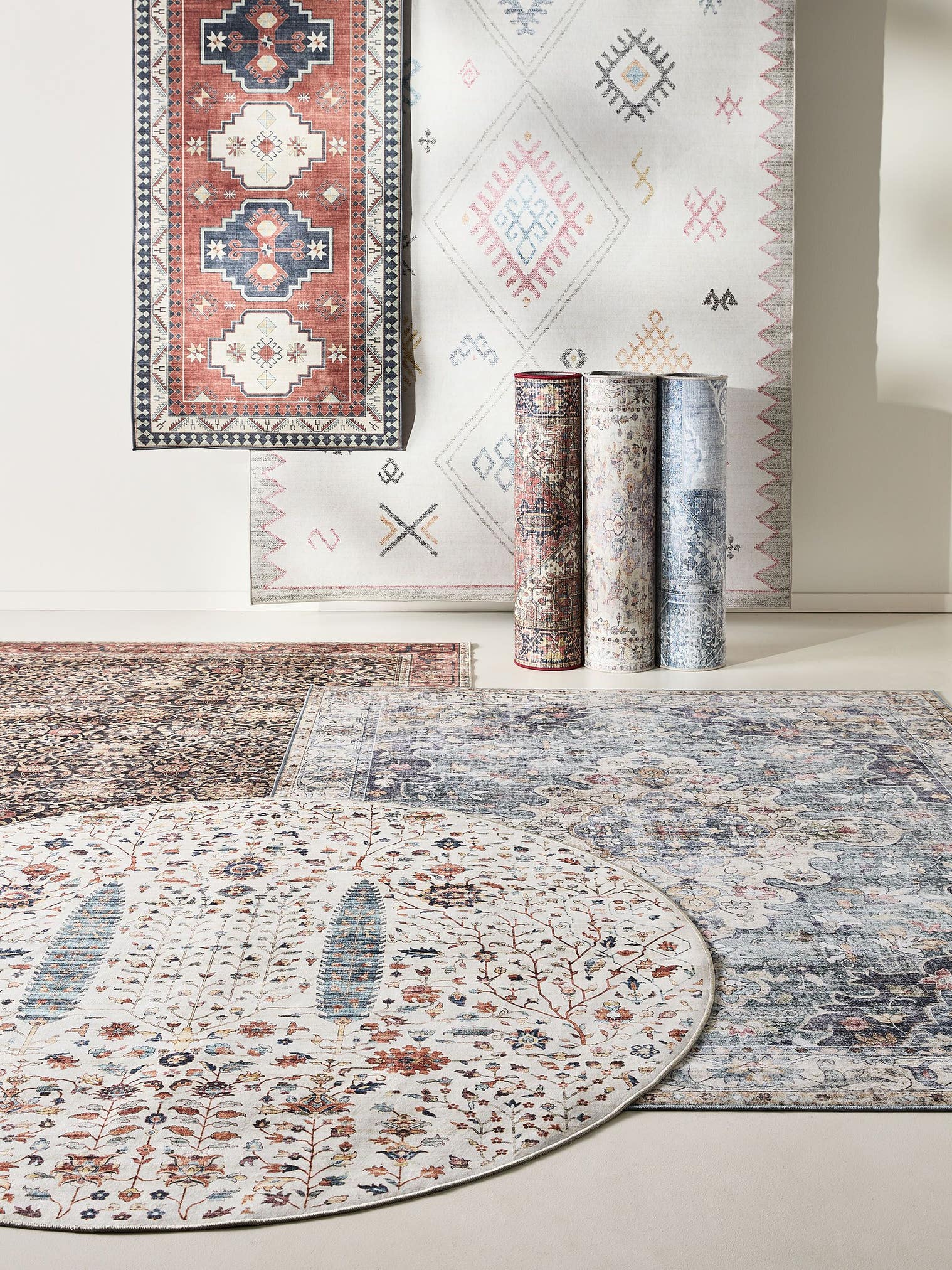 Rug made of 100% Polyester in Pink with a 1- 5 mm high pile by benuta Basic