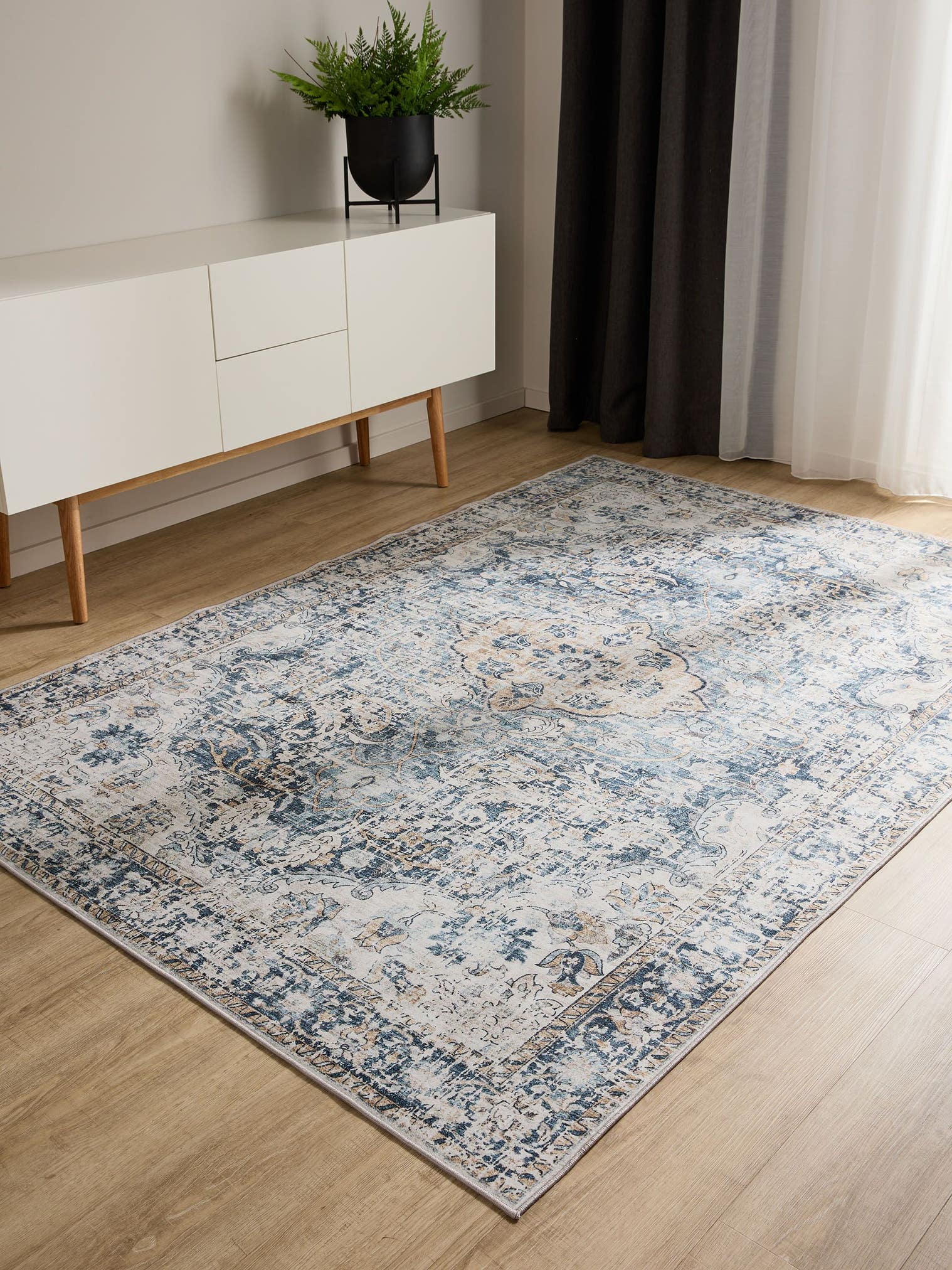 Tapis en 100% Polyester en Bleu avec une pile de 1- 5 mm de hauteur de benuta Basic