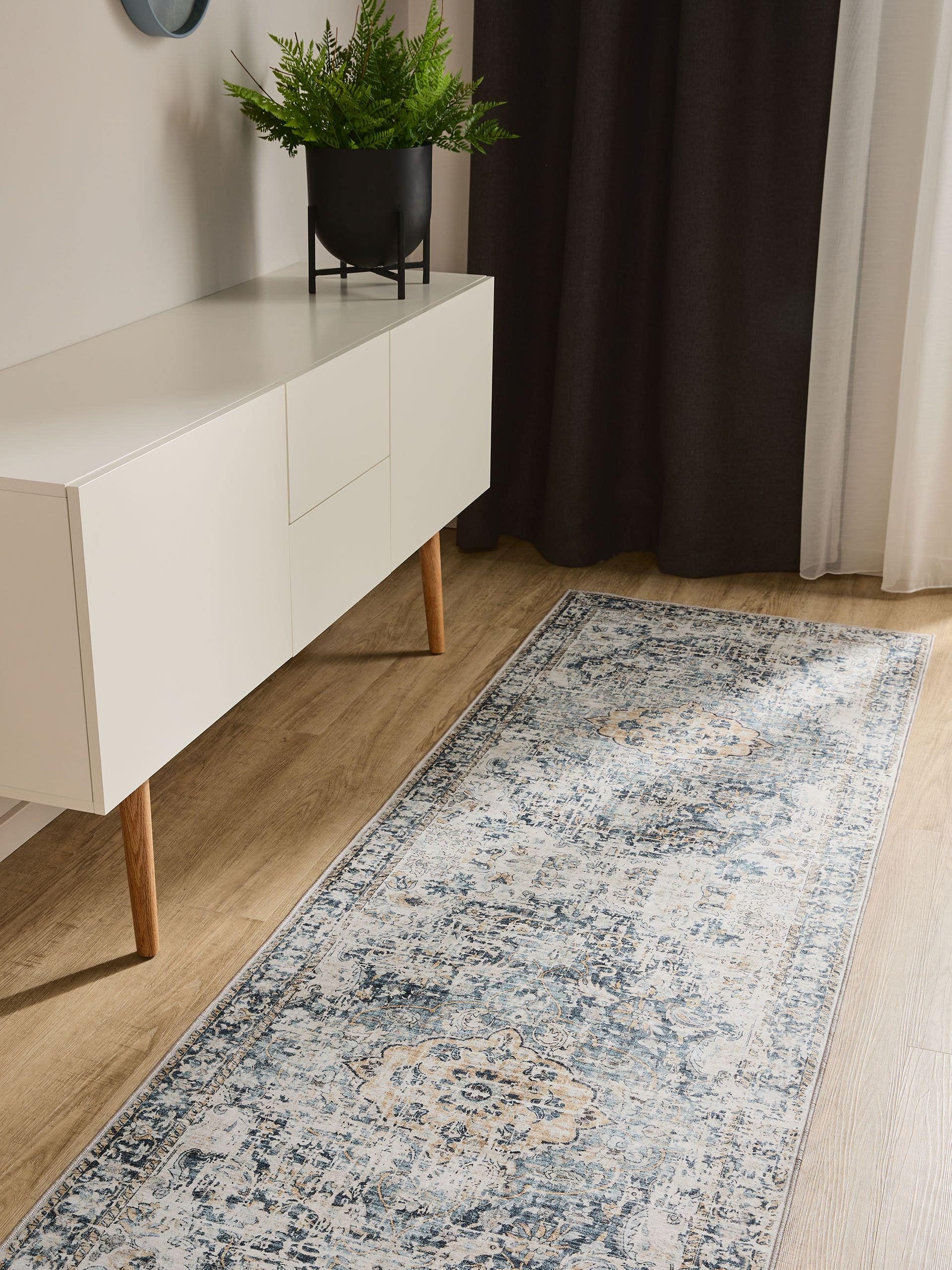 Rug made of 100% Polyester in Blue with a 1- 5 mm high pile by benuta Basic