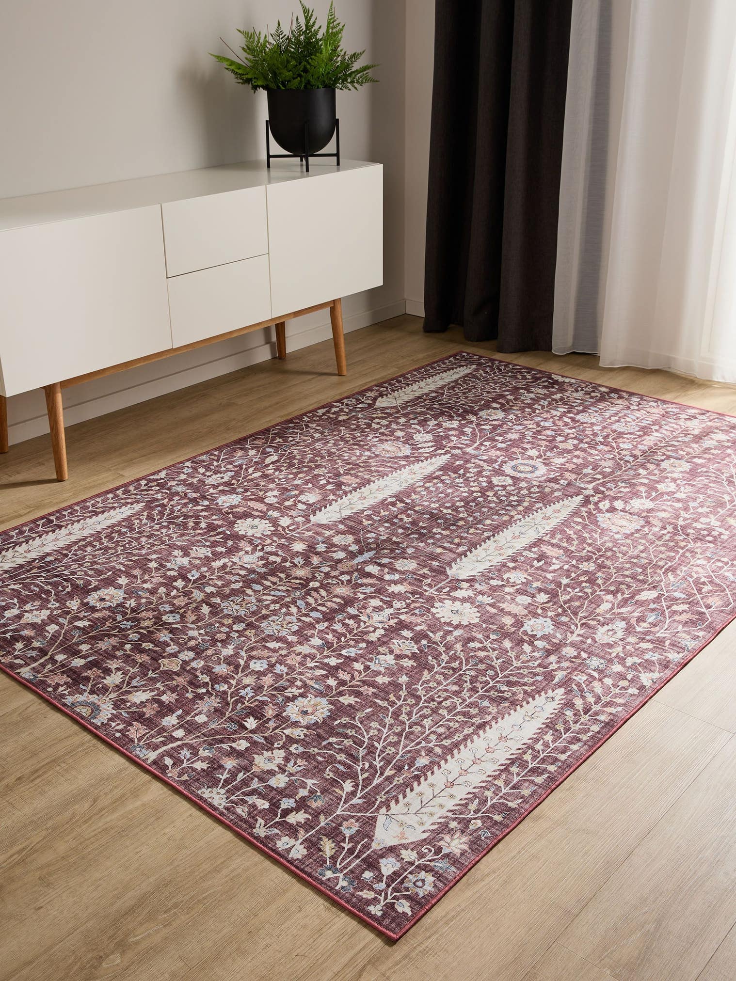 Rug made of 100% Polyester in Red with a 1- 5 mm high pile by benuta Basic