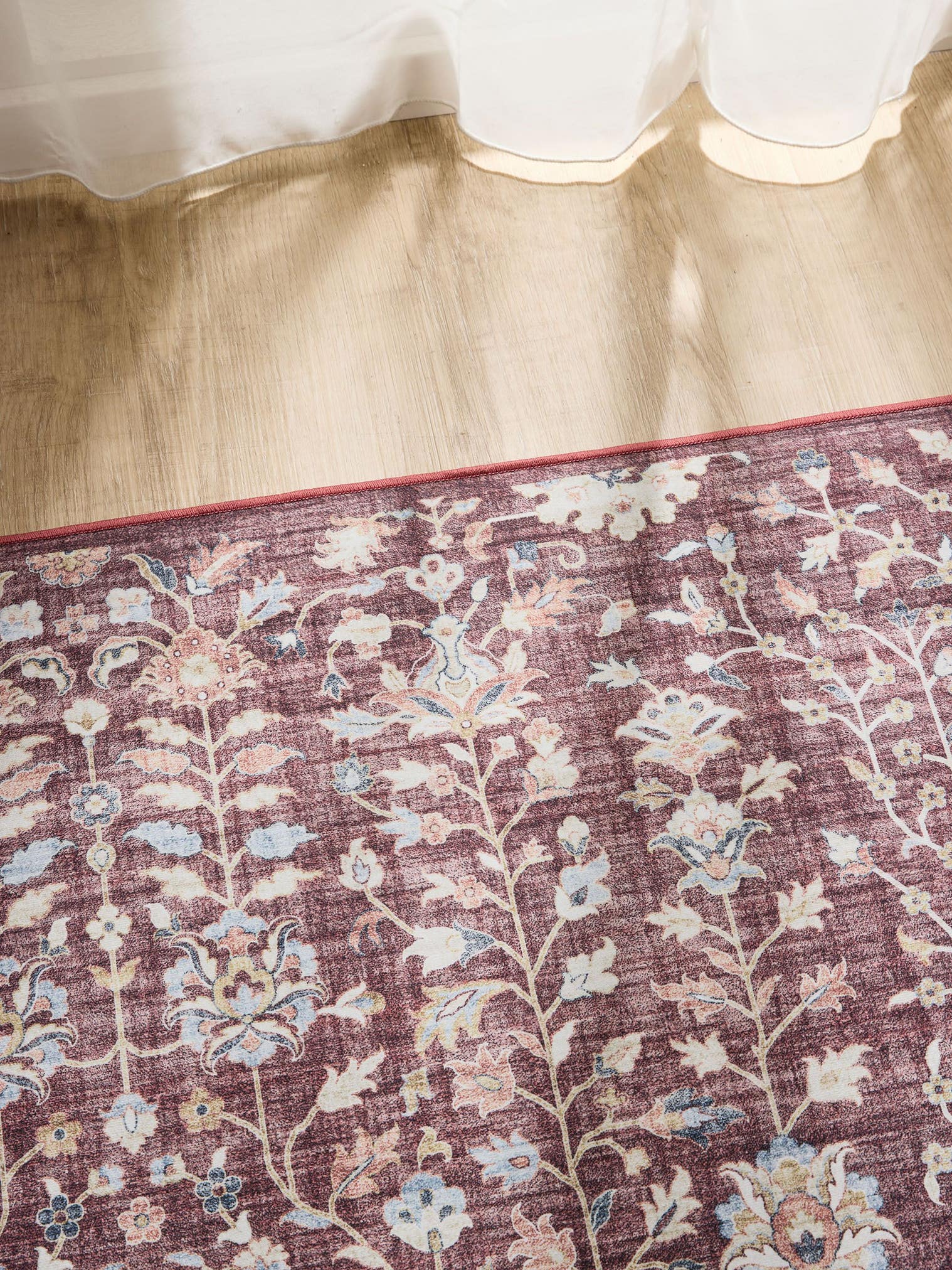 Rug made of 100% Polyester in Red with a 1- 5 mm high pile by benuta Basic