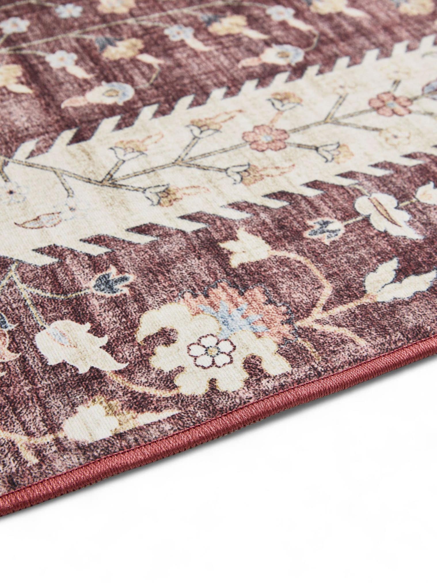 Rug made of 100% Polyester in Red with a 1- 5 mm high pile by benuta Basic