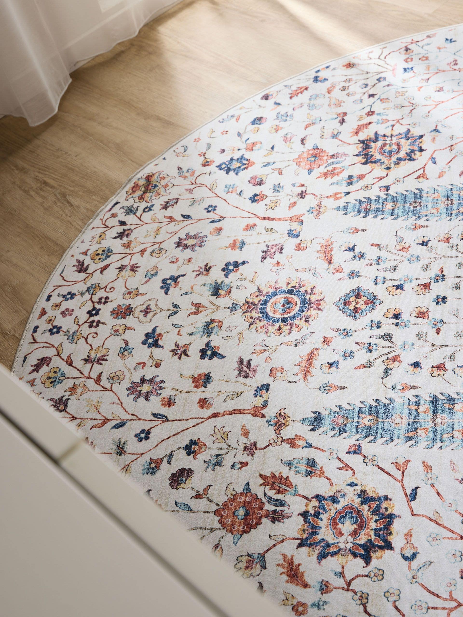 Matta av 100% Polyester i Flerfärgad med 1- 5 mm hög lugg från benuta Basic