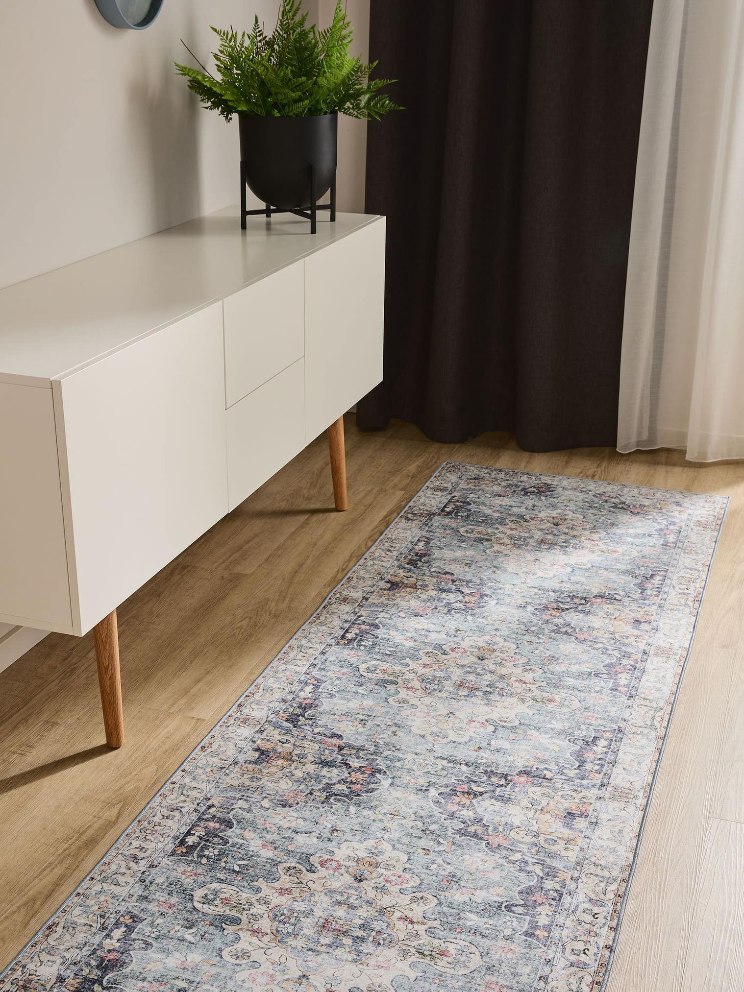 Teppe av 100 % polyester i Blå med opptil 5 mm høy lugg fra benuta Basic
