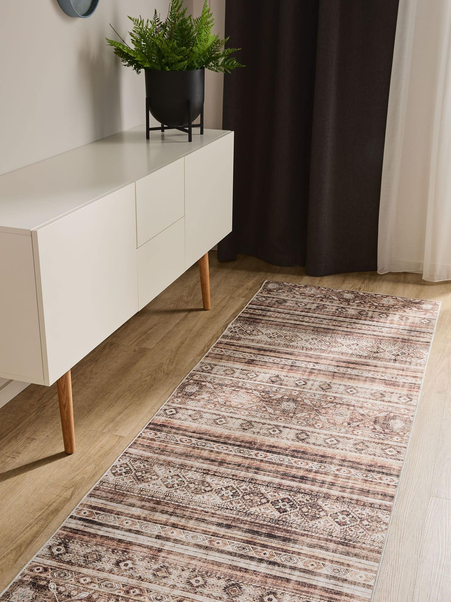 Tapis en 100% Polyester en Marron avec une pile de 1- 5 mm de hauteur de benuta Basic