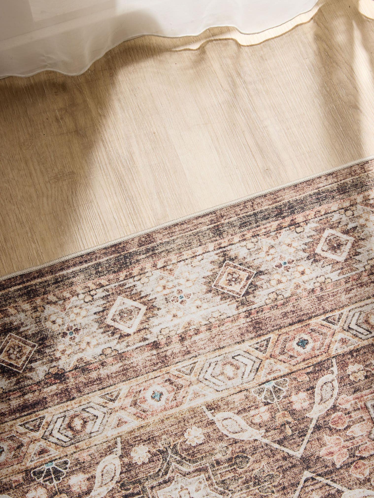 Tapis en 100% Polyester en Marron avec une pile de 1- 5 mm de hauteur de benuta Basic
