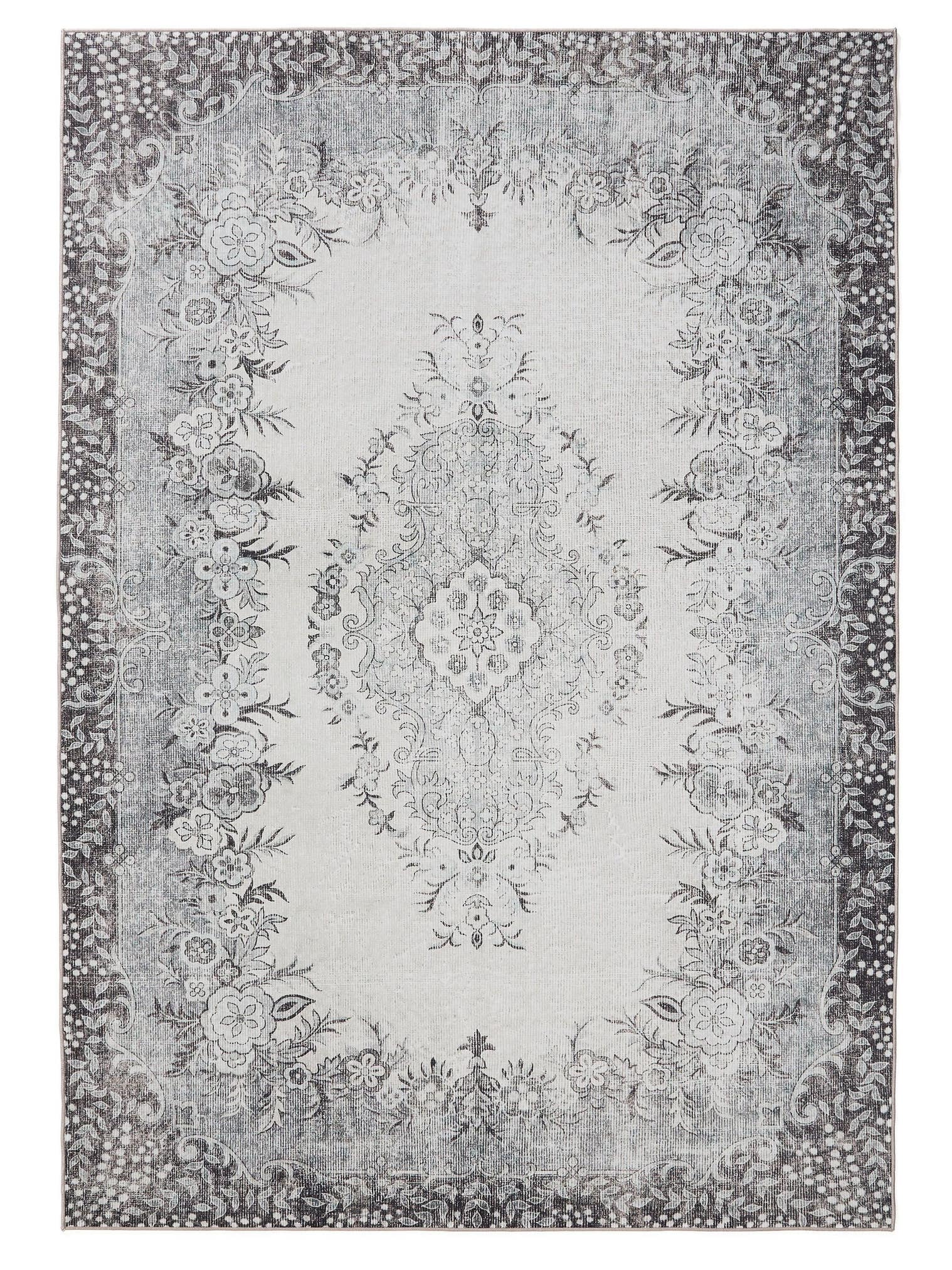 Rug made of 100% Polyester in Black with a 1- 5 mm high pile by benuta Basic