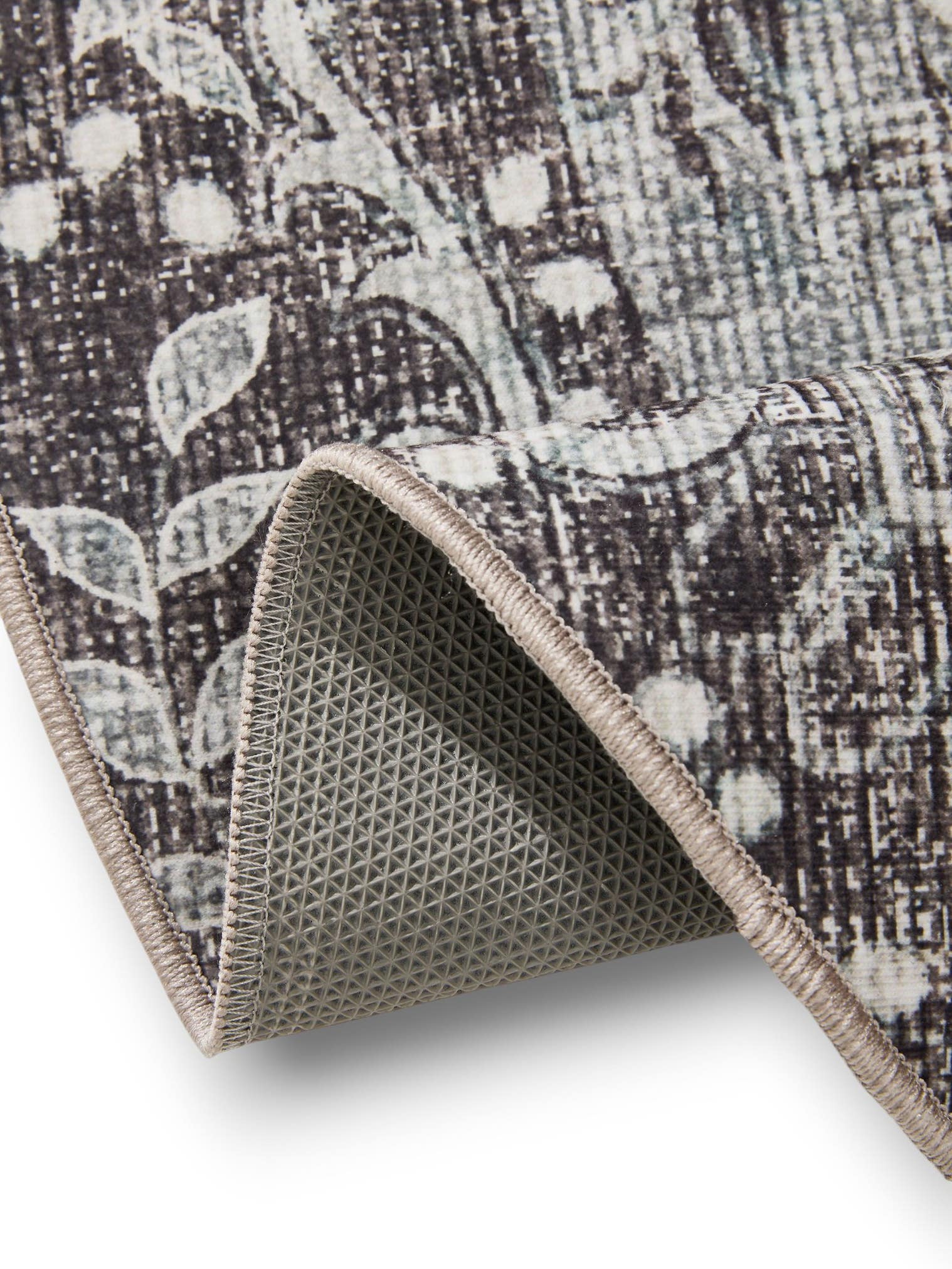 Rug made of 100% Polyester in Black with a 1- 5 mm high pile by benuta Basic