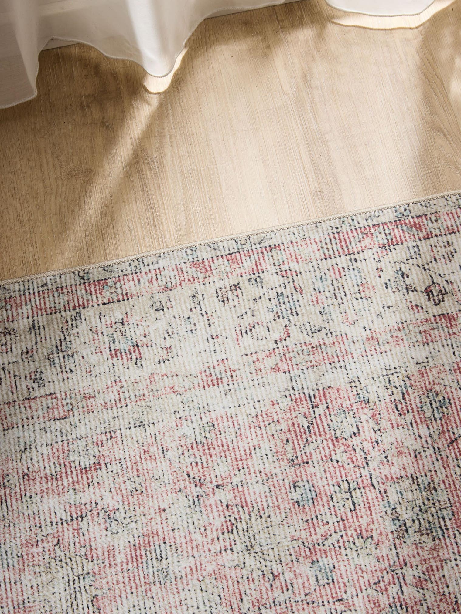 Alfombra de 100% Poliéster en Beige con un pelo de {{Placeholder_Pile Height}} de altura de benuta Basic