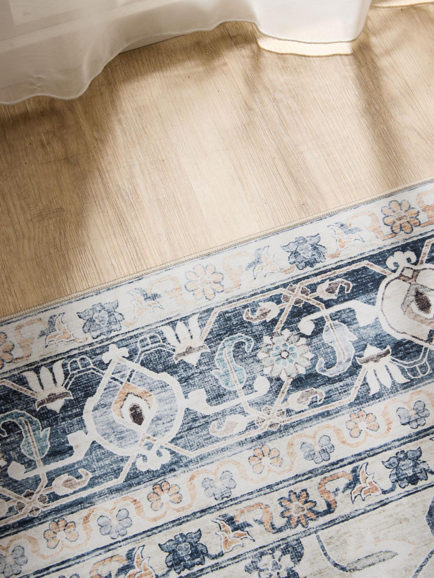 Tapis en 100% Polyester en Beige avec une pile de 1- 5 mm de hauteur de benuta Basic