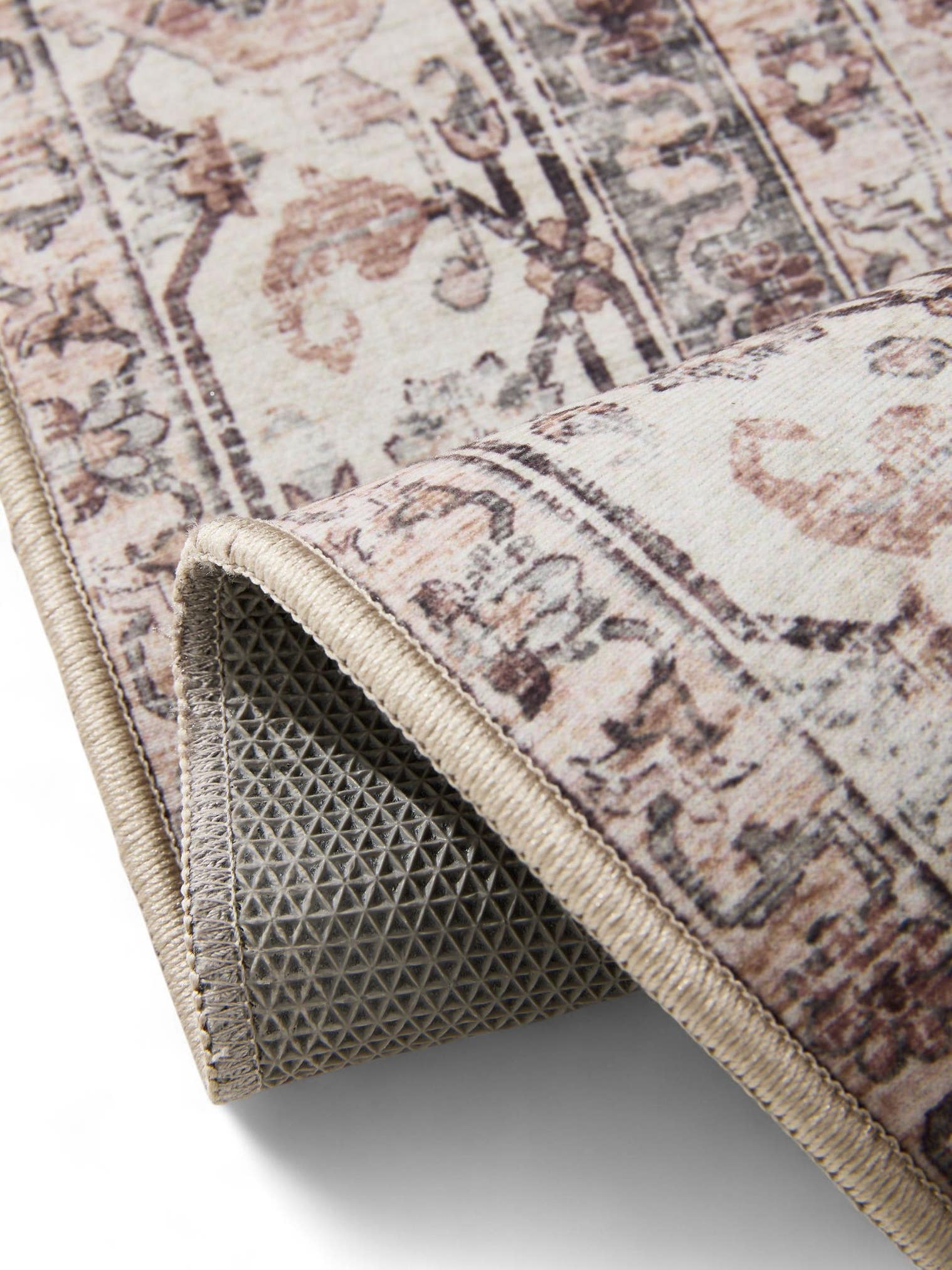 Teppe av 100 % polyester i Beige med opptil 5 mm høy lugg fra benuta Basic