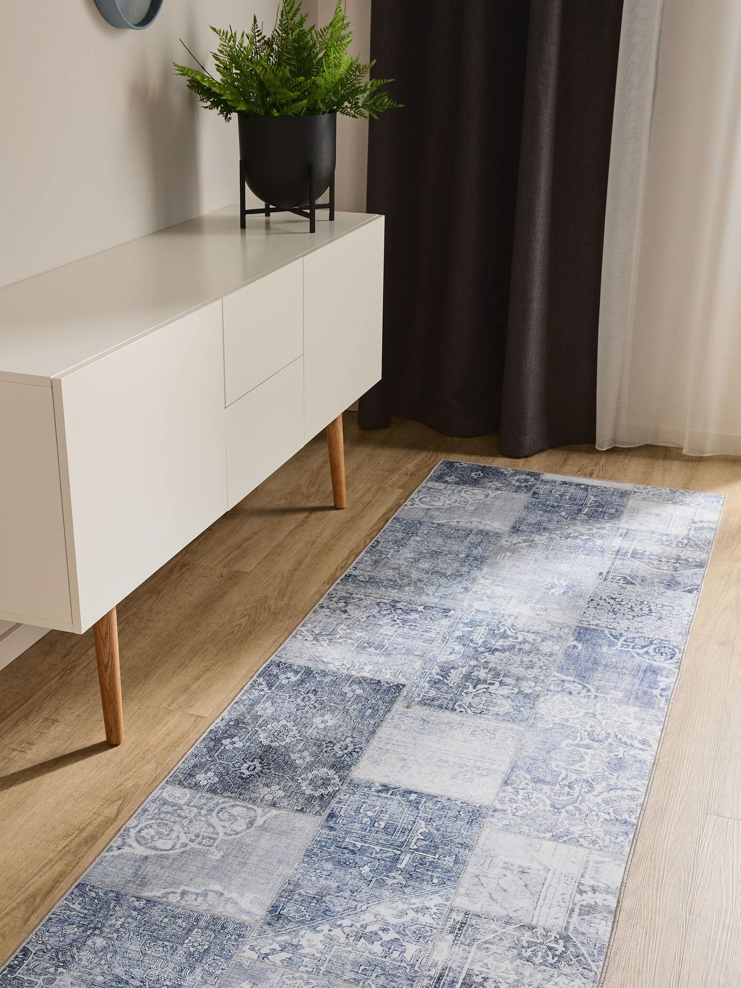 Tapis en 100% Polyester en Bleu avec une pile de 1- 5 mm de hauteur de benuta Basic