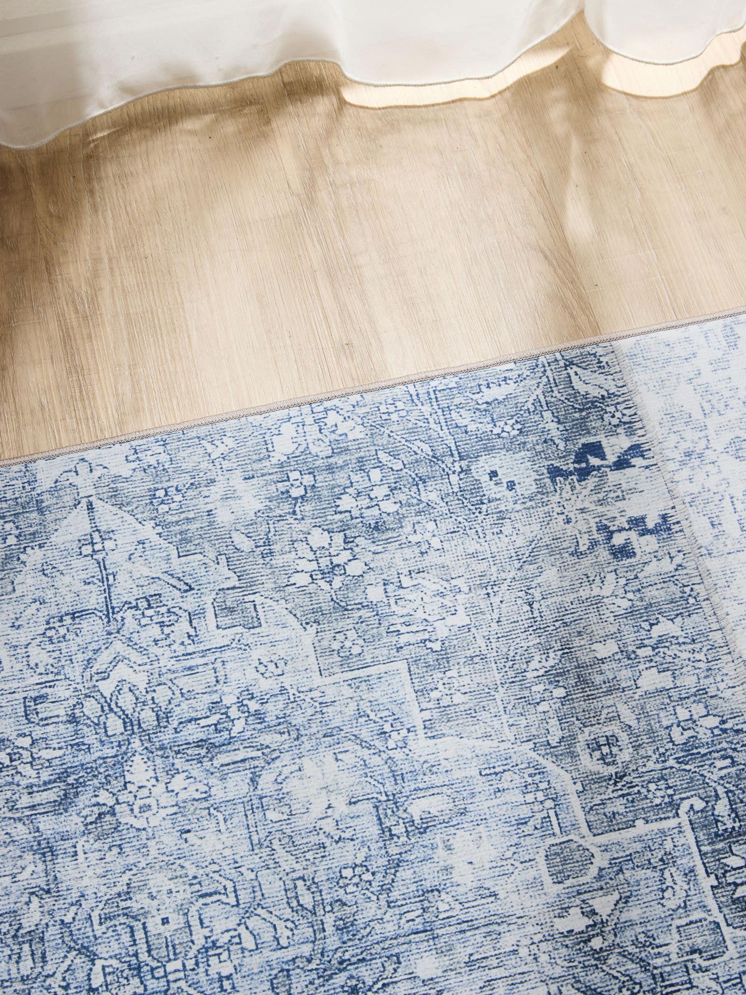 Tapis en 100% Polyester en Bleu avec une pile de 1- 5 mm de hauteur de benuta Basic