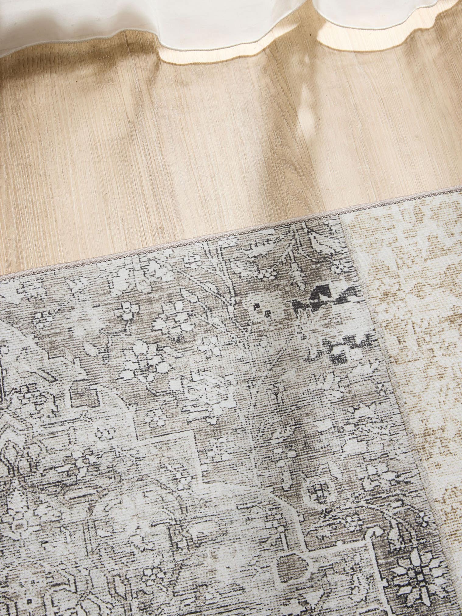 Rug made of 100% Polyester in Grey with a 1- 5 mm high pile by benuta Basic