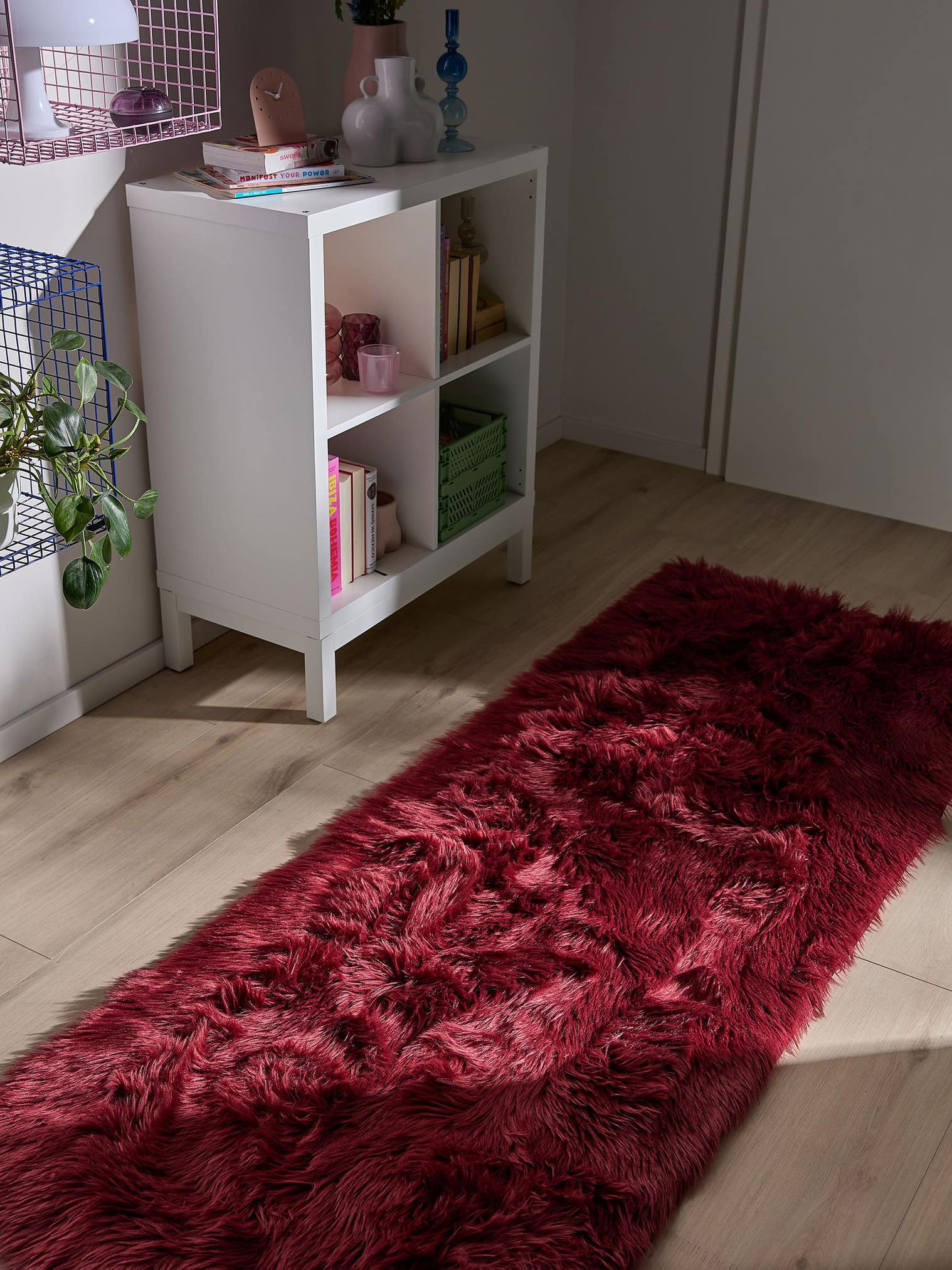 Tappeto di 70% Poliacrilico, 30% Poliestere in Rosso con pelo alto 51 - 60 mm da benuta Pop