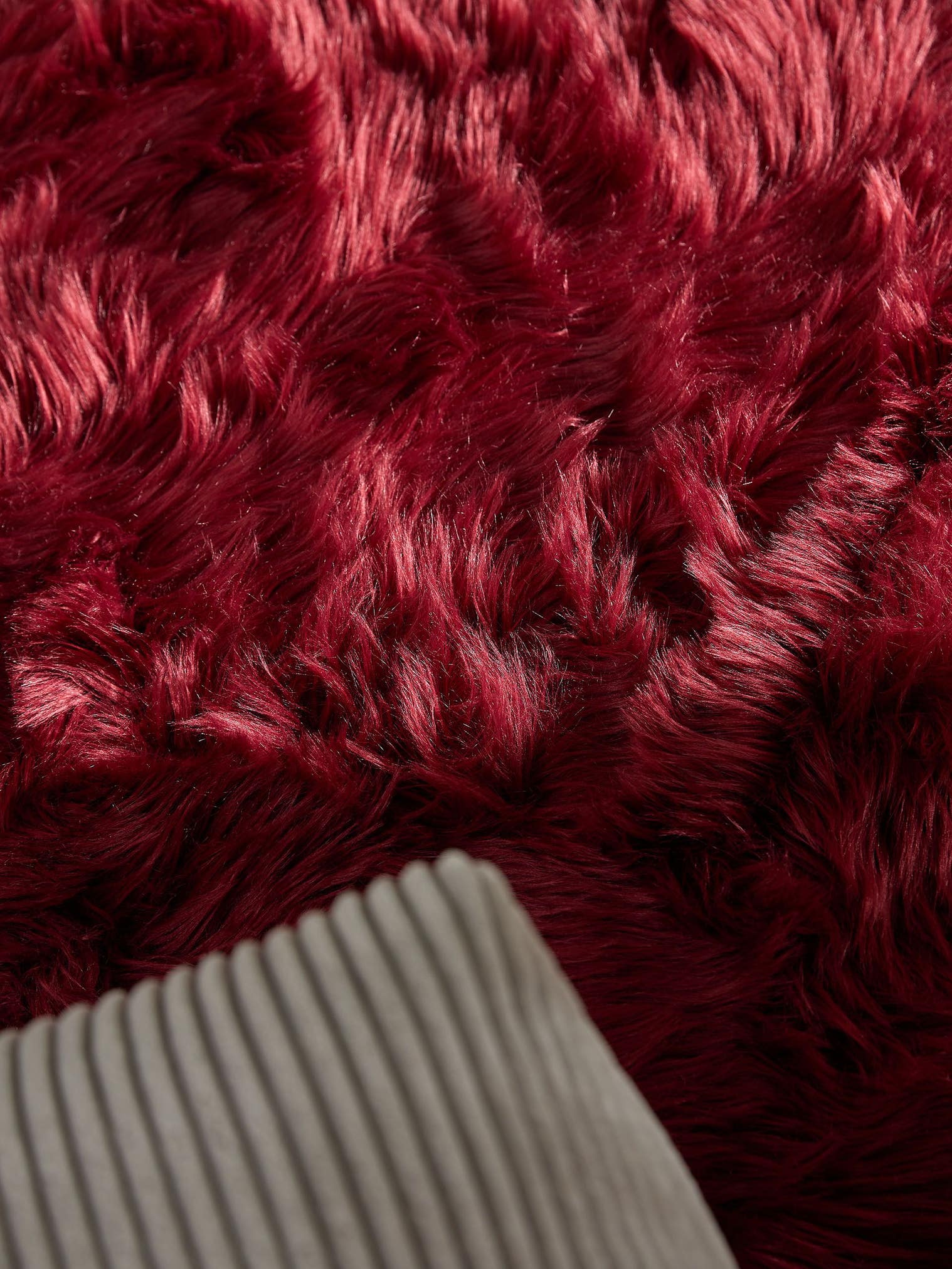 Tappeto di 70% Poliacrilico, 30% Poliestere in Rosso con pelo alto 51 - 60 mm da benuta Pop
