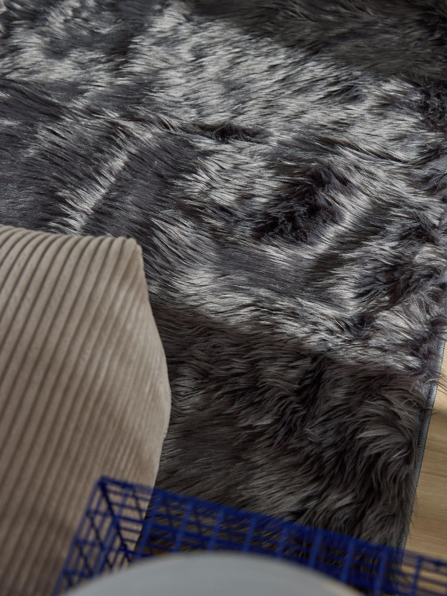 Tappeto di 70% Poliacrilico, 30% Poliestere in Grigio con pelo alto 51 - 60 mm da benuta Pop