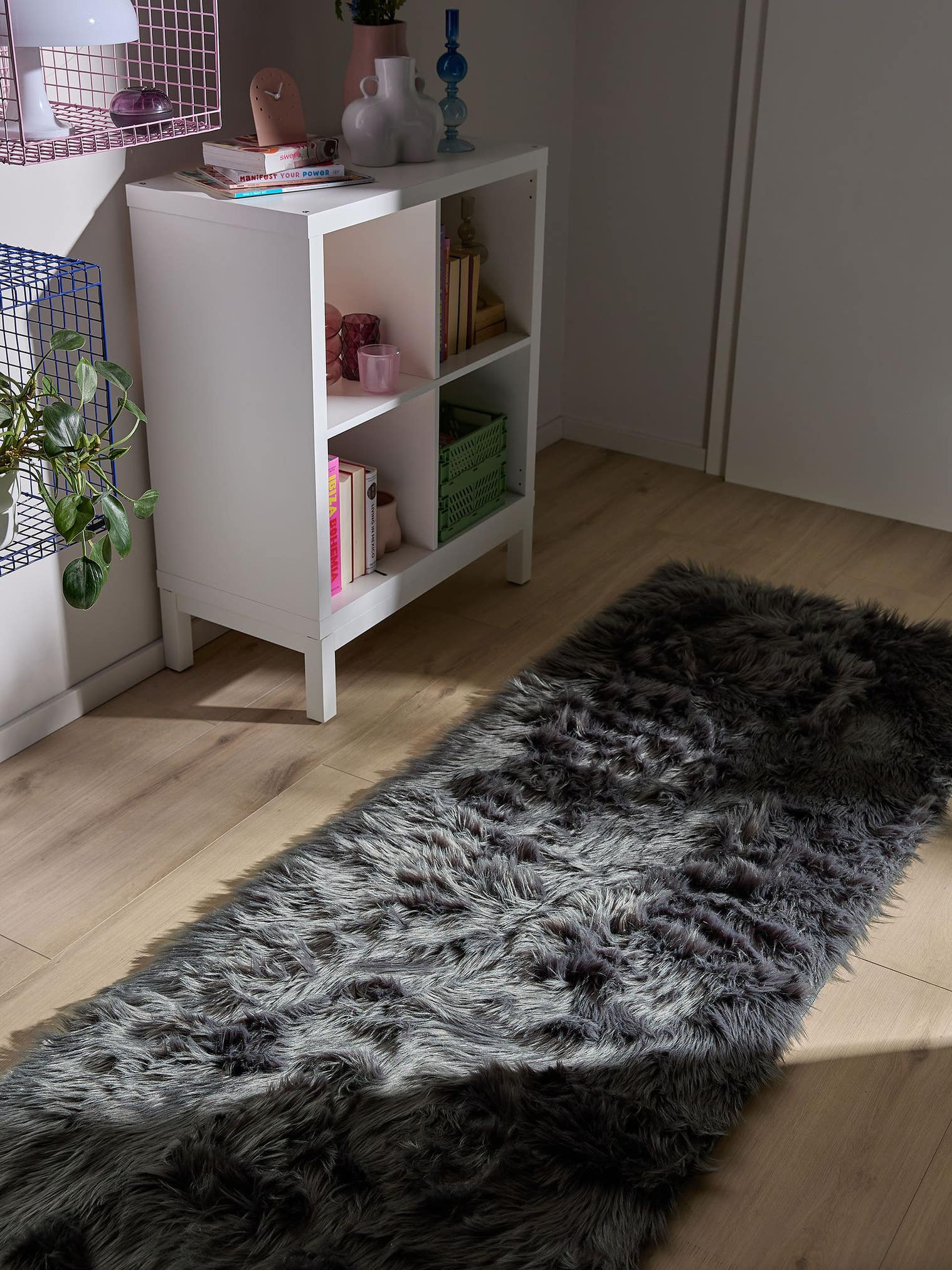 Tappeto di 70% Poliacrilico, 30% Poliestere in Grigio con pelo alto 51 - 60 mm da benuta Pop