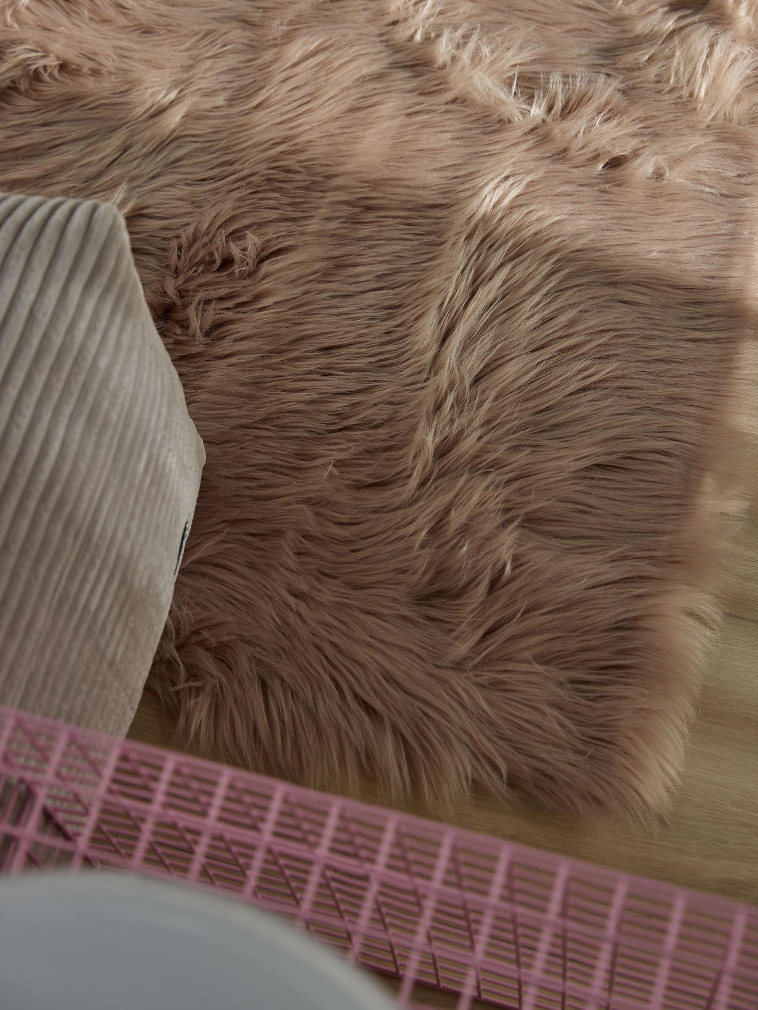 Tappeto di 70% Poliacrilico, 30% Poliestere in Beige con pelo alto 51 - 60 mm da benuta Pop
