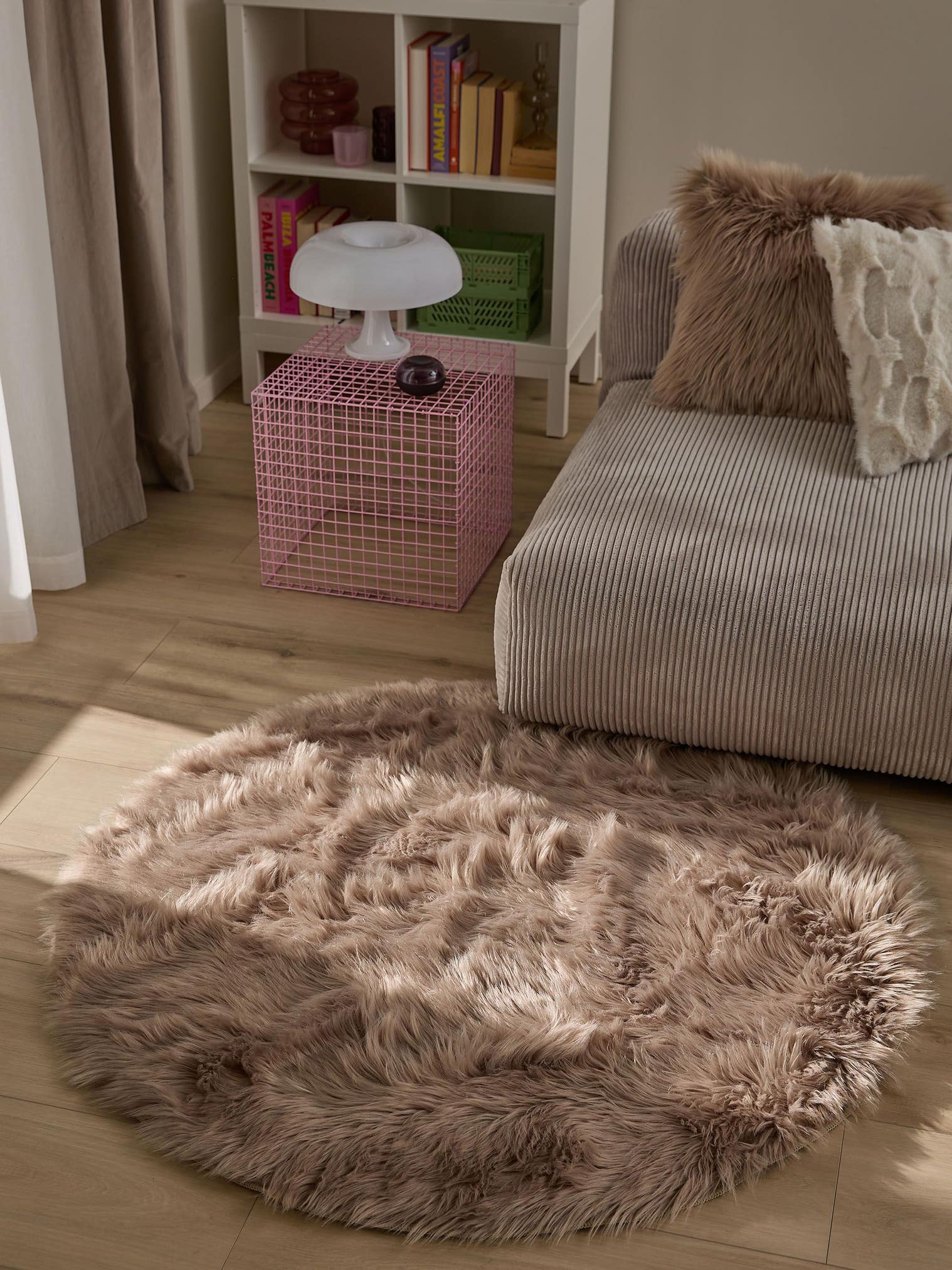 Teppich aus 70% Polyacryl, 30% Polyester in Beige mit 51 bis 60 mm hohem Flor von benuta Pop