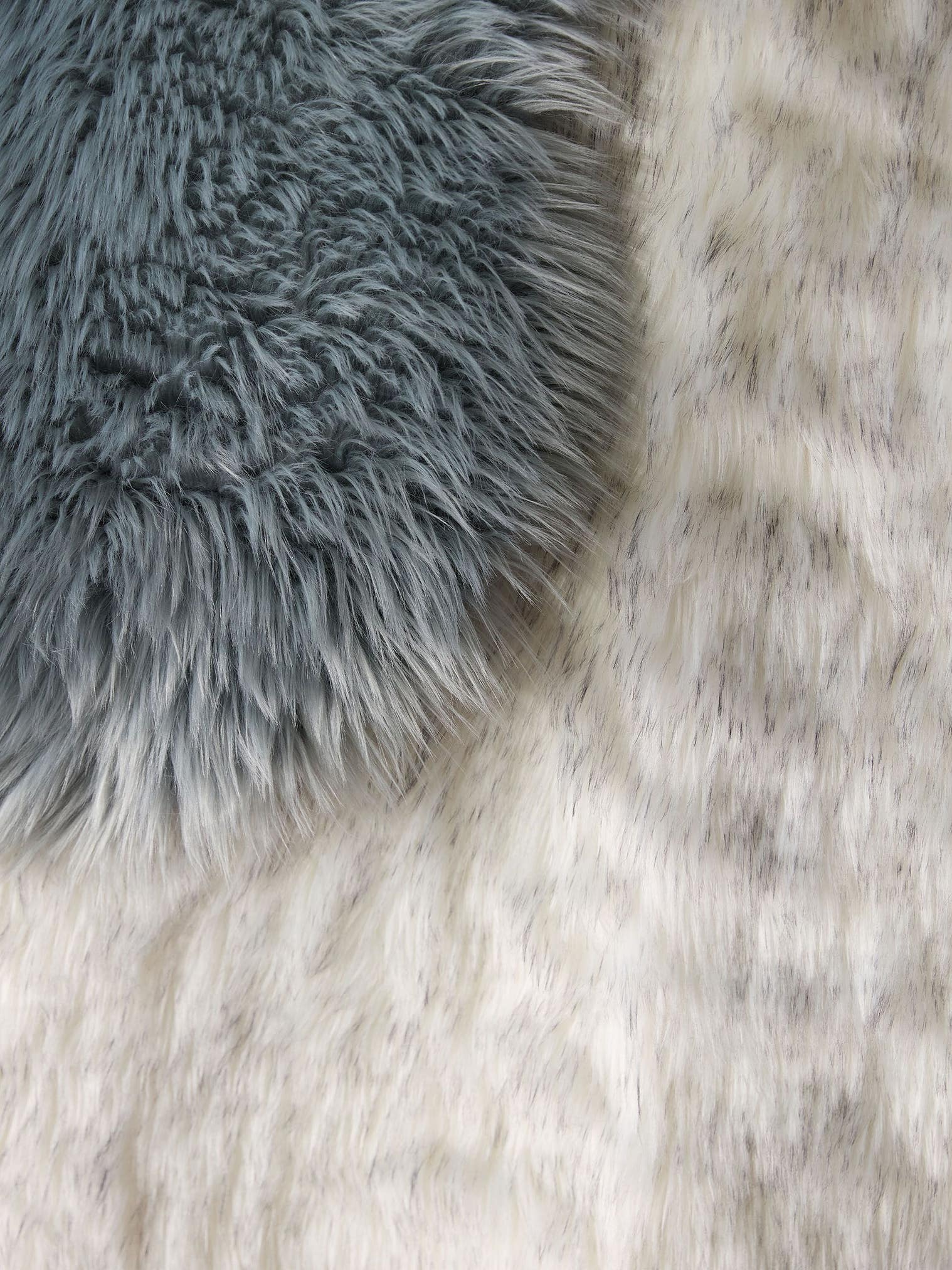 Tappeto di 70% Poliacrilico, 30% Poliestere in Azzurro con pelo alto 51 - 60 mm da benuta Pop