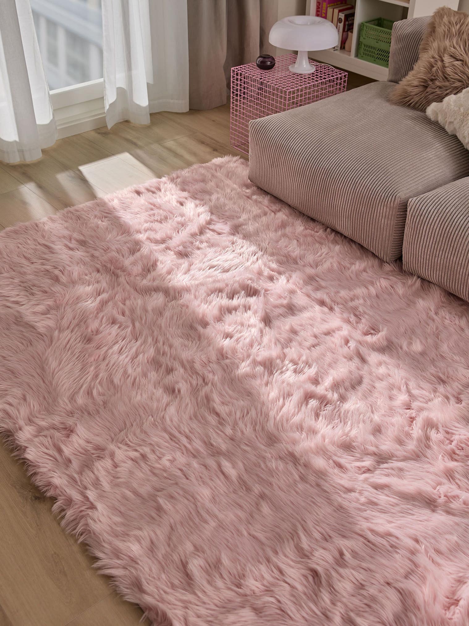 Tappeto di 70% Poliacrilico, 30% Poliestere in Rosa con pelo alto 51 - 60 mm da benuta Pop