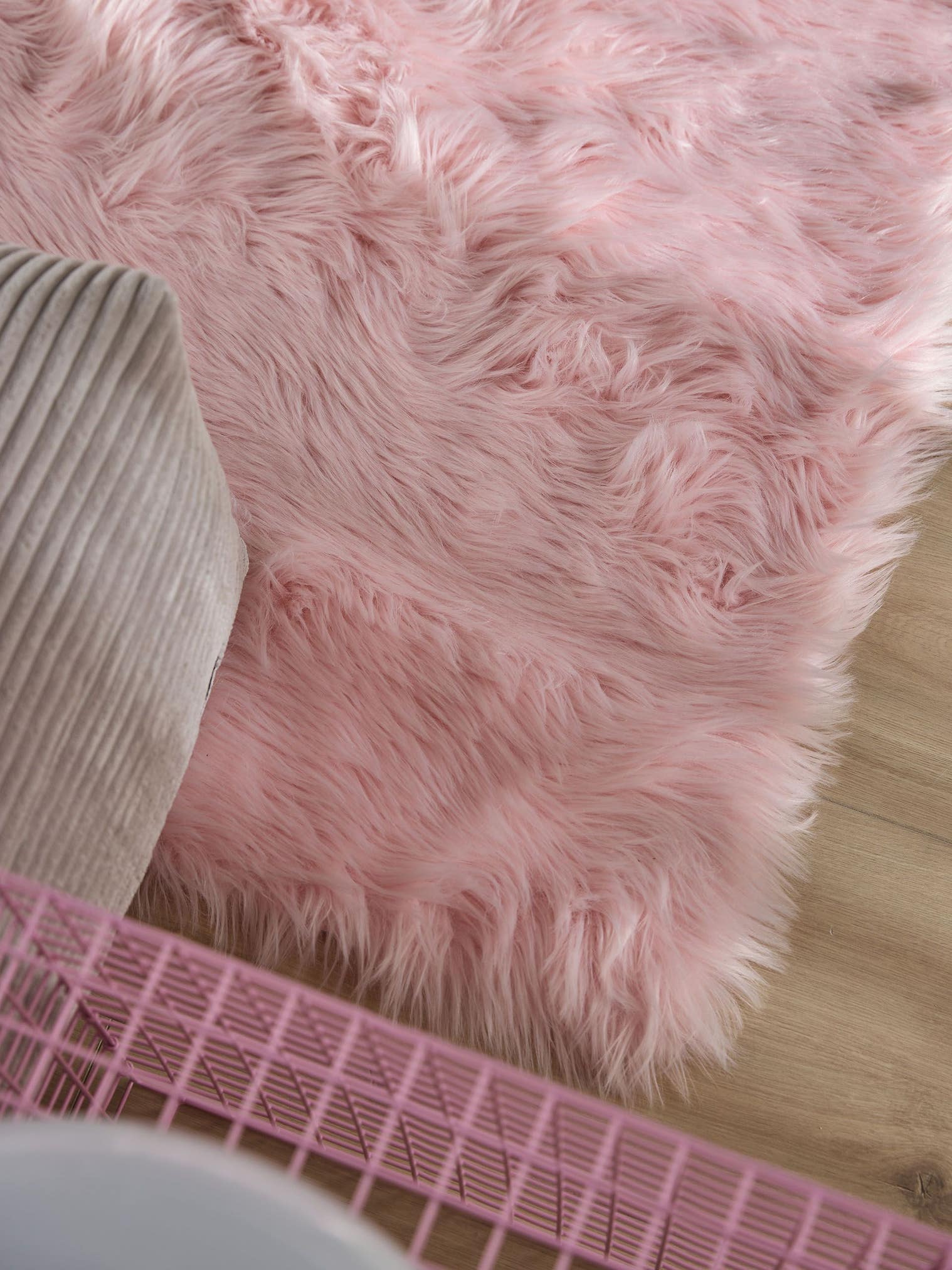 Tappeto di 70% Poliacrilico, 30% Poliestere in Rosa con pelo alto 51 - 60 mm da benuta Pop