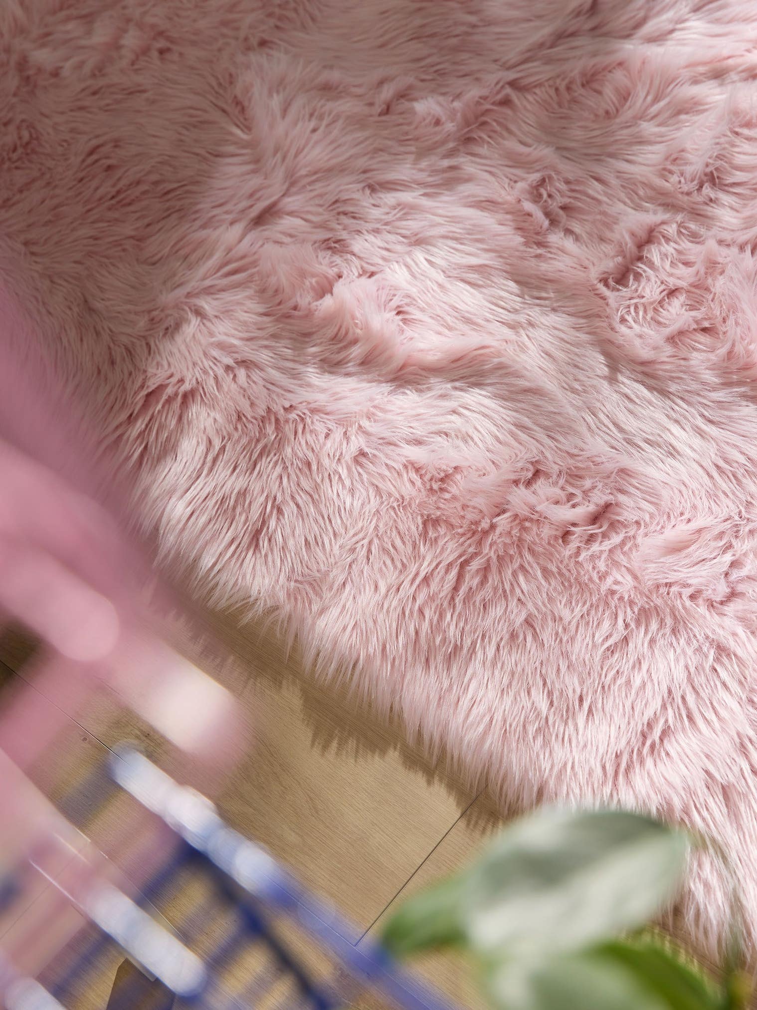 Tappeto di 70% Poliacrilico, 30% Poliestere in Rosa con pelo alto 51 - 60 mm da benuta Pop