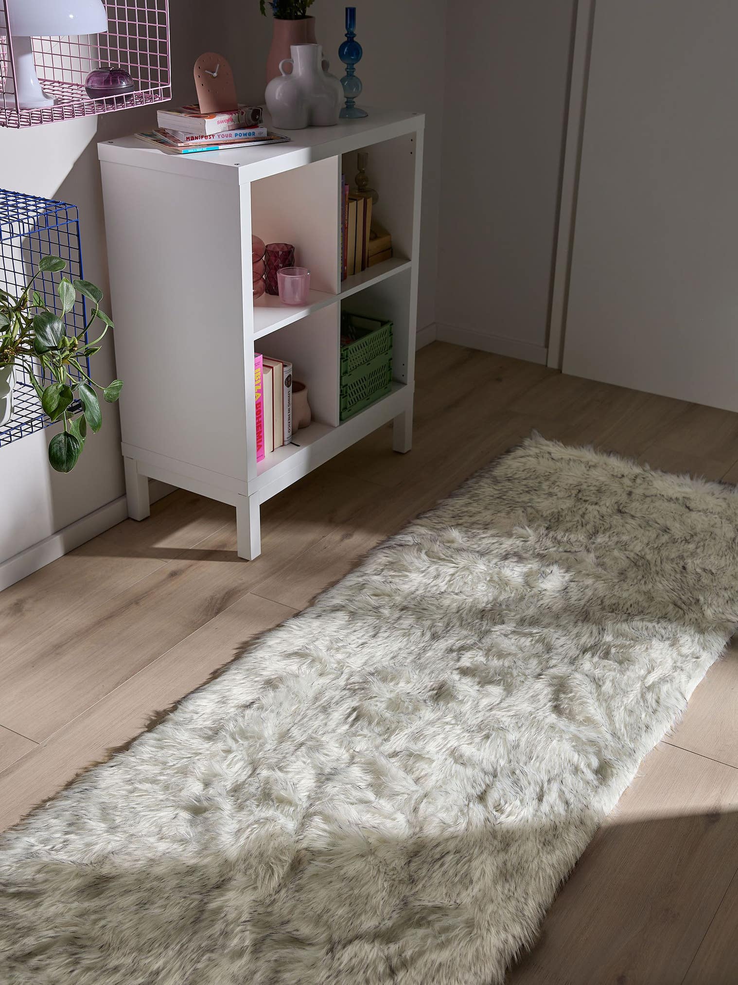 Tappeto di 70% Poliacrilico, 30% Poliestere in Bianco & Nero con pelo alto 51 - 60 mm da benuta Pop