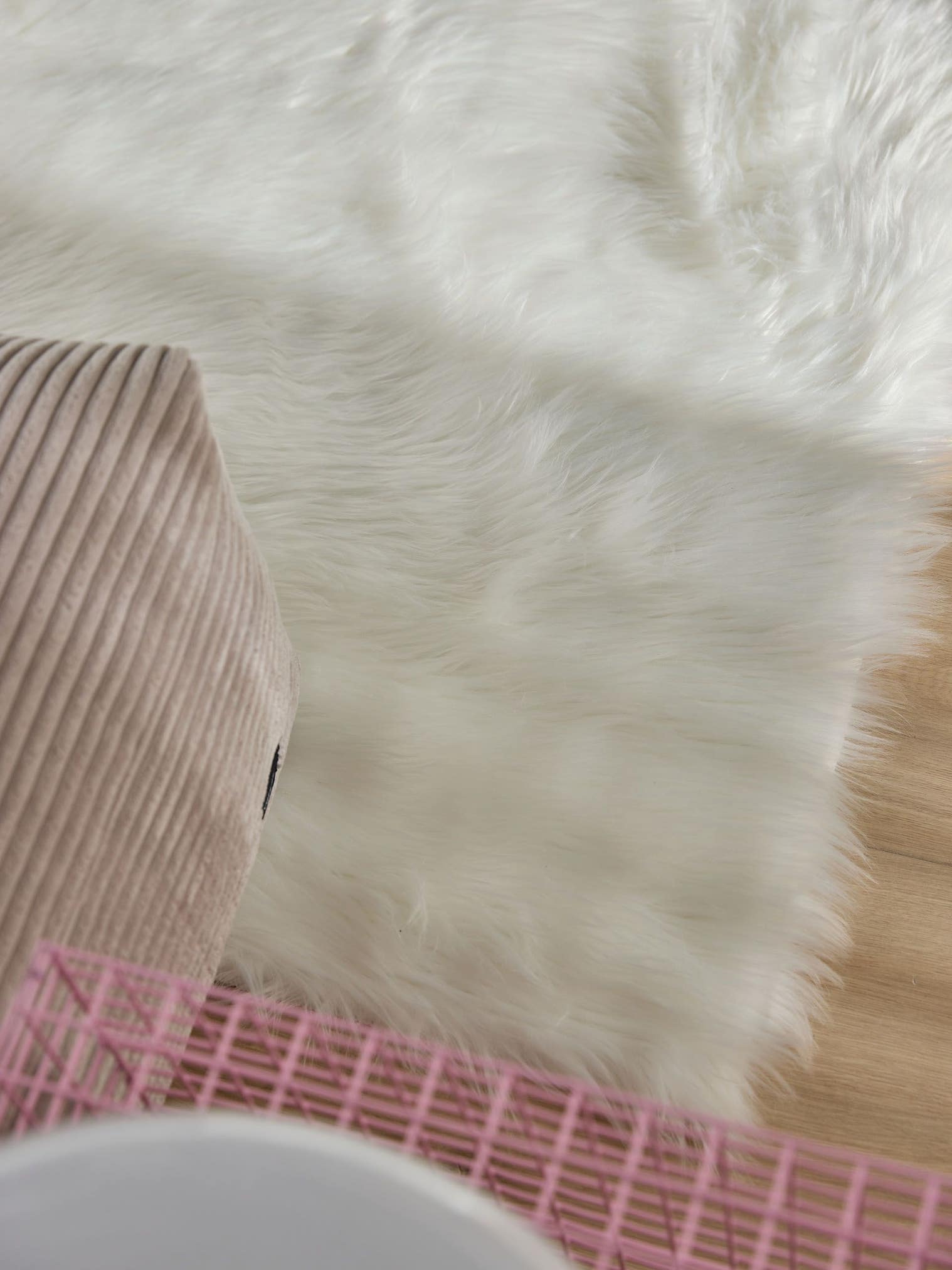 Tappeto di 70% Poliacrilico, 30% Poliestere in Bianco con pelo alto 51 - 60 mm da benuta Pop