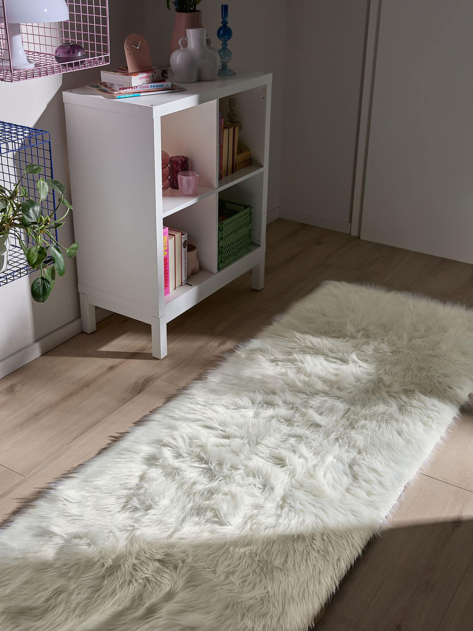 Rug made of 70% Polyacrylics, 30% Polyester in White with a 51 - 60 mm high pile by benuta Pop