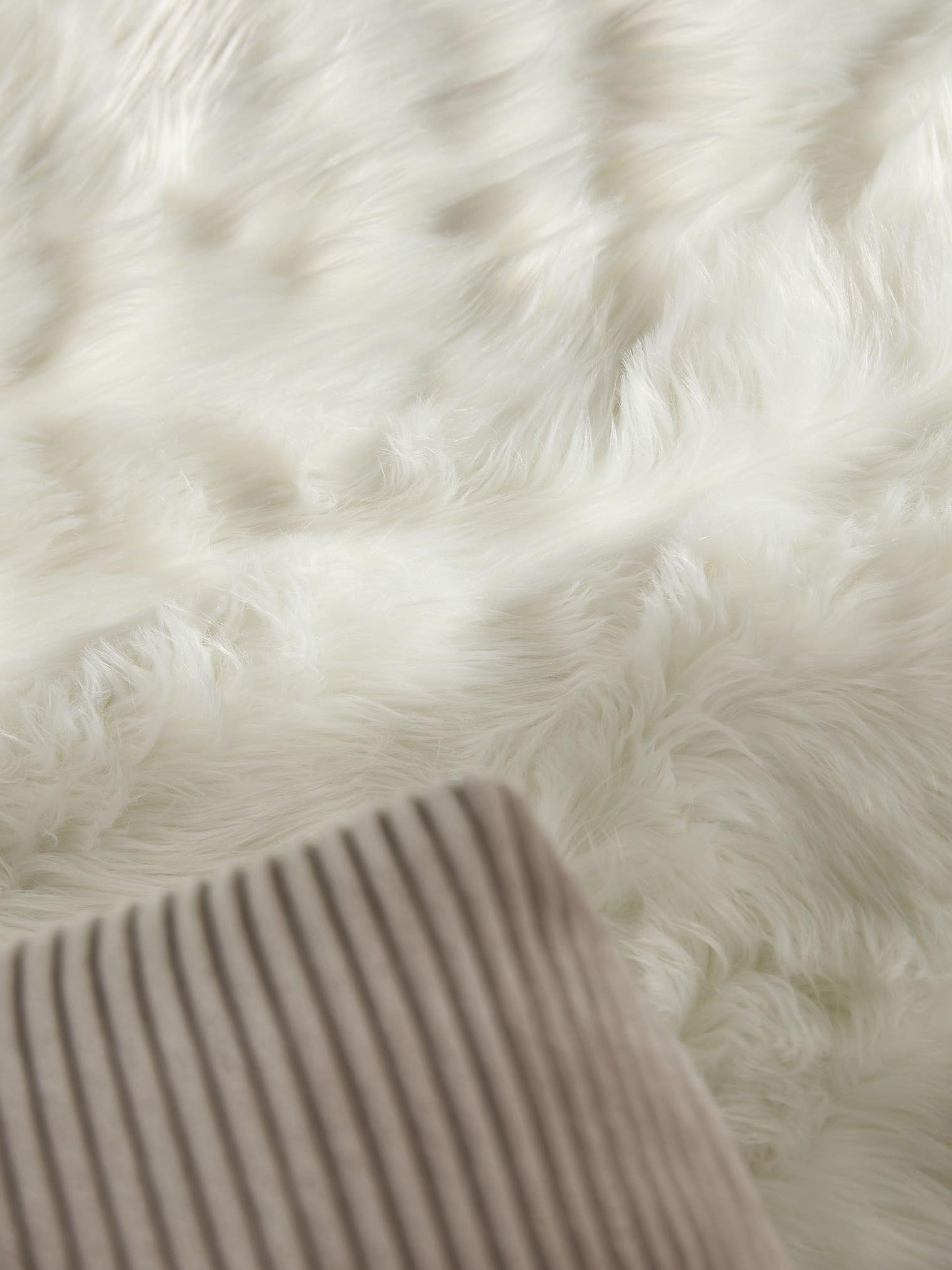 Tappeto di 70% Poliacrilico, 30% Poliestere in Bianco con pelo alto 51 - 60 mm da benuta Pop