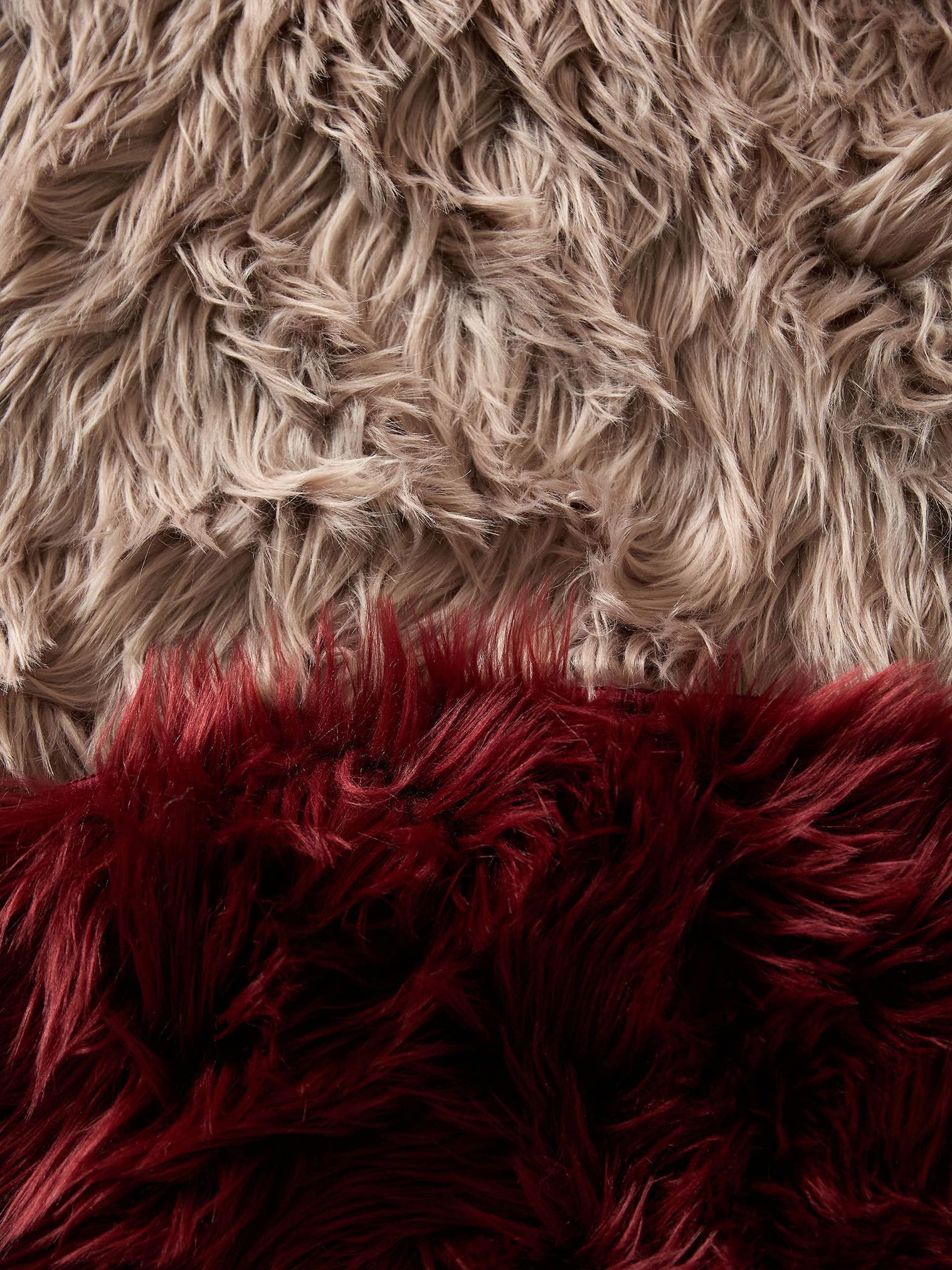 Tappeto di 70% Poliacrilico, 30% Poliestere in Rosso con pelo alto 51 - 60 mm da benuta Pop