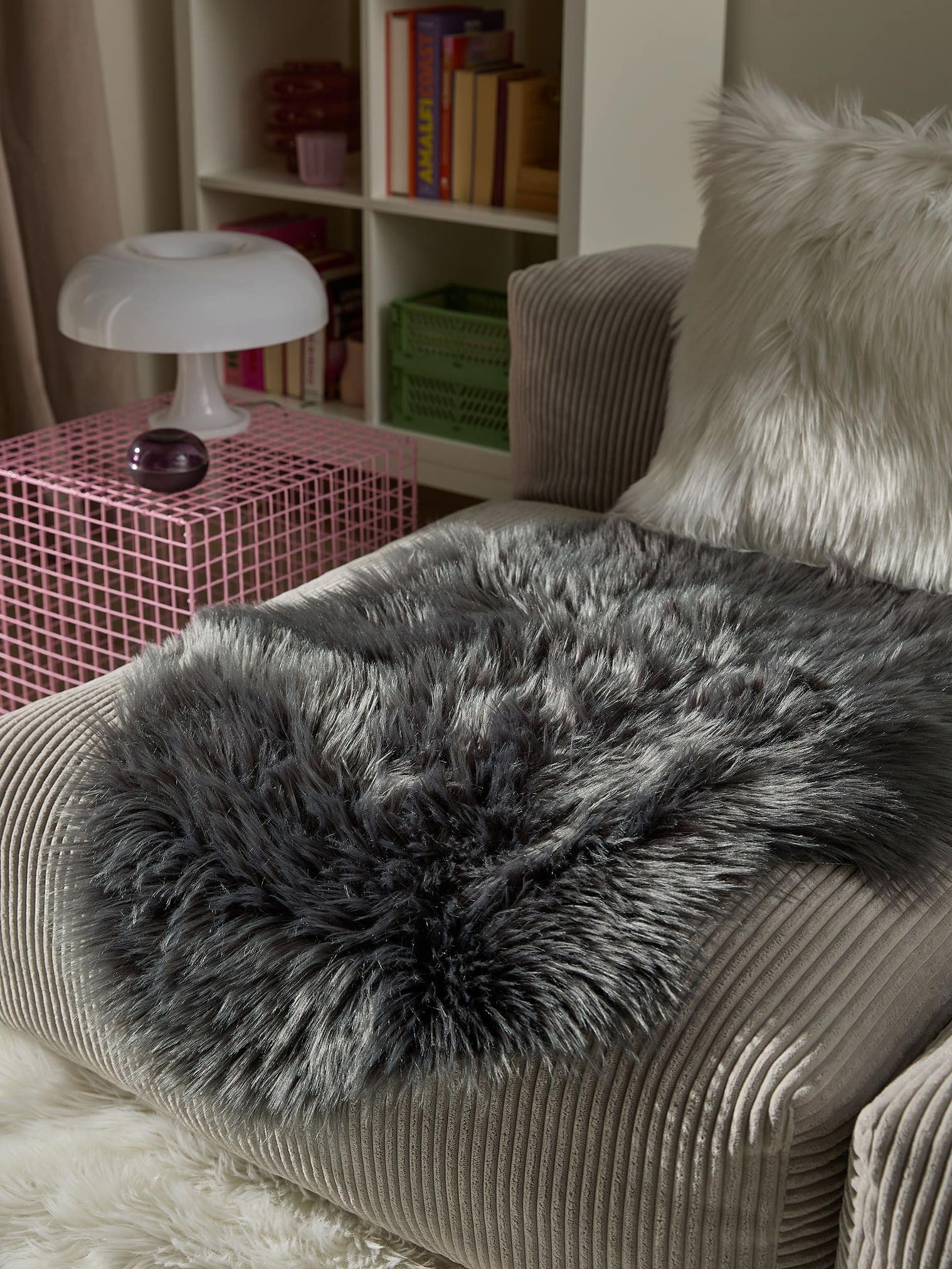 Tappeto di 70% Poliacrilico, 30% Poliestere in Grigio con pelo alto 51 - 60 mm da benuta Pop