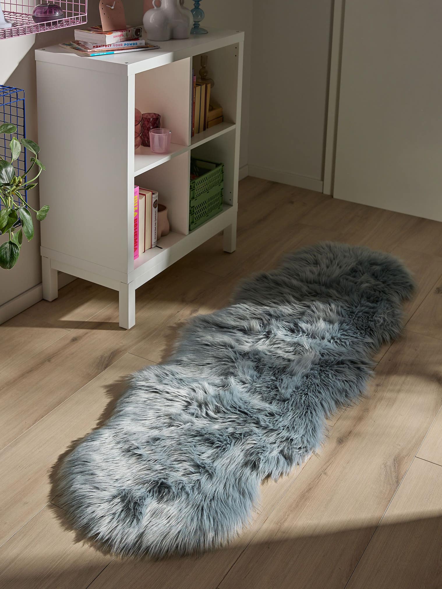 Tappeto di 70% Poliacrilico, 30% Poliestere in Azzurro con pelo alto 51 - 60 mm da benuta Pop