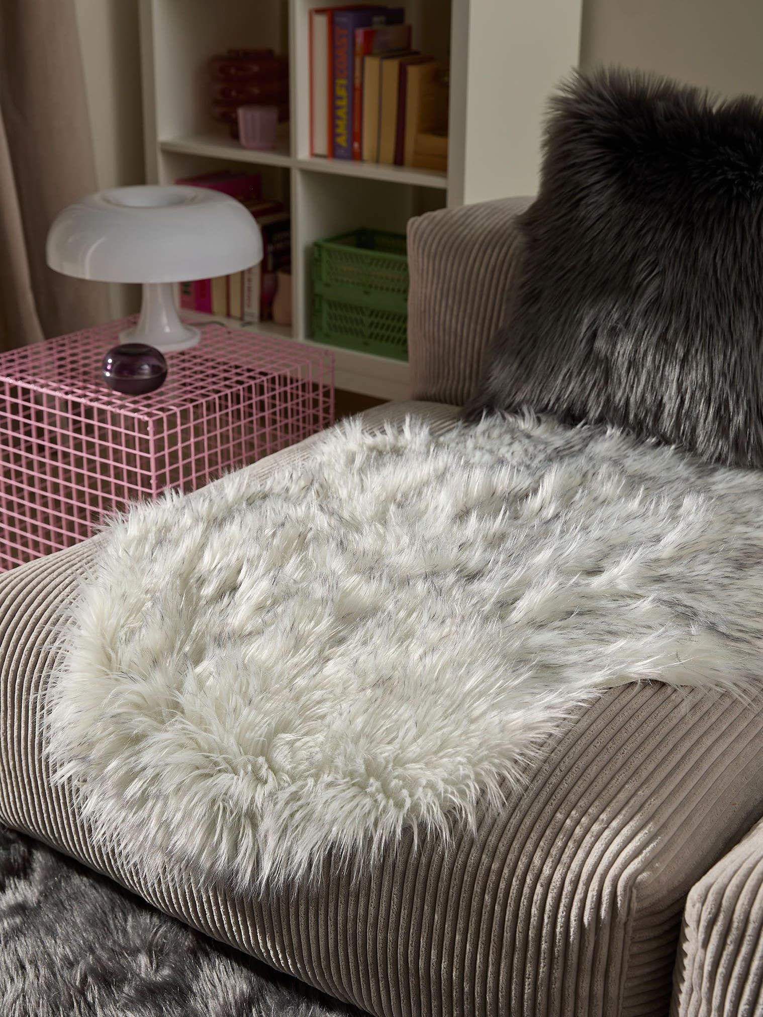 Tappeto di 70% Poliacrilico, 30% Poliestere in Bianco & Nero con pelo alto 51 - 60 mm da benuta Pop