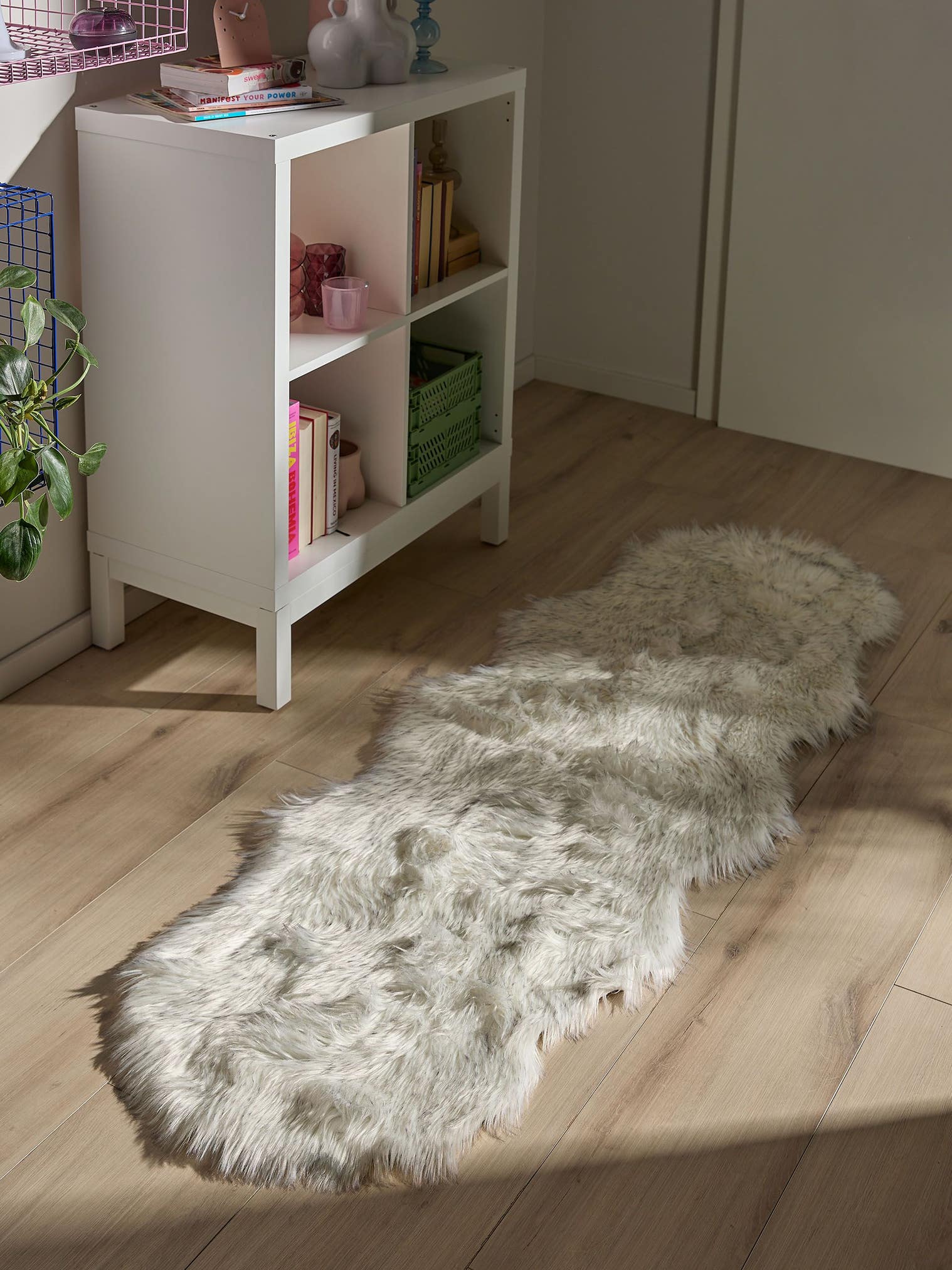 Tappeto di 70% Poliacrilico, 30% Poliestere in Bianco & Nero con pelo alto 51 - 60 mm da benuta Pop