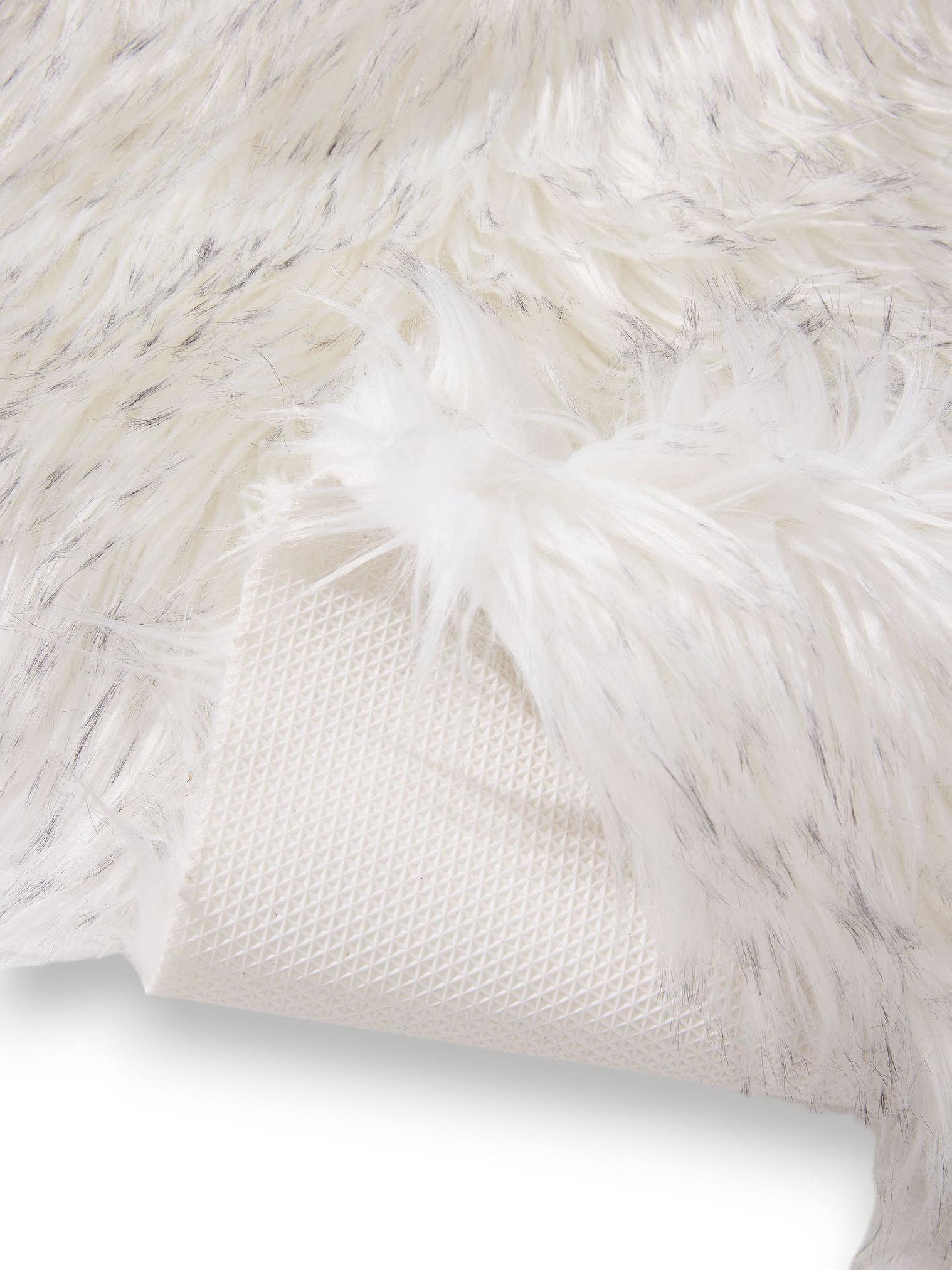 Tappeto di 70% Poliacrilico, 30% Poliestere in Bianco & Nero con pelo alto 51 - 60 mm da benuta Pop