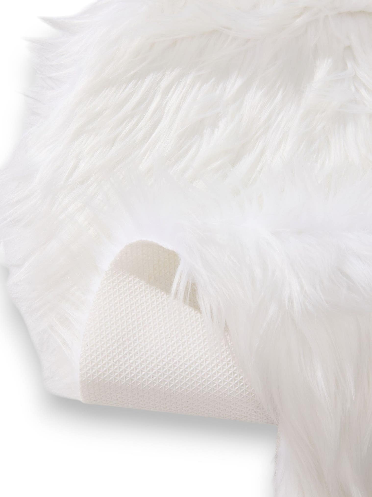 Teppich aus 70% Polyacryl, 30% Polyester in Weiß mit 51 bis 60 mm hohem Flor von benuta Pop