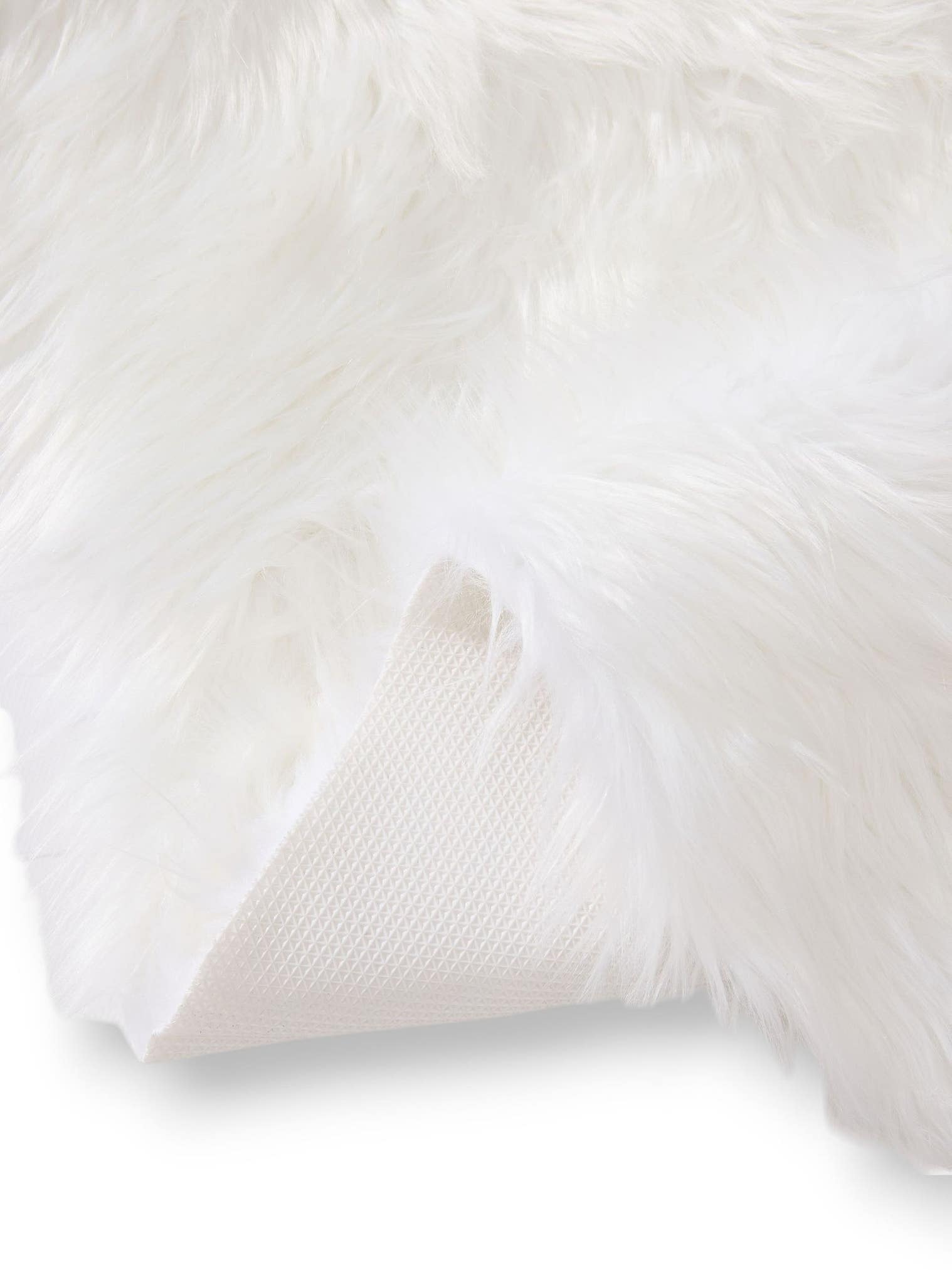 Teppich aus 70% Polyacryl, 30% Polyester in Weiß mit 51 bis 60 mm hohem Flor von benuta Pop