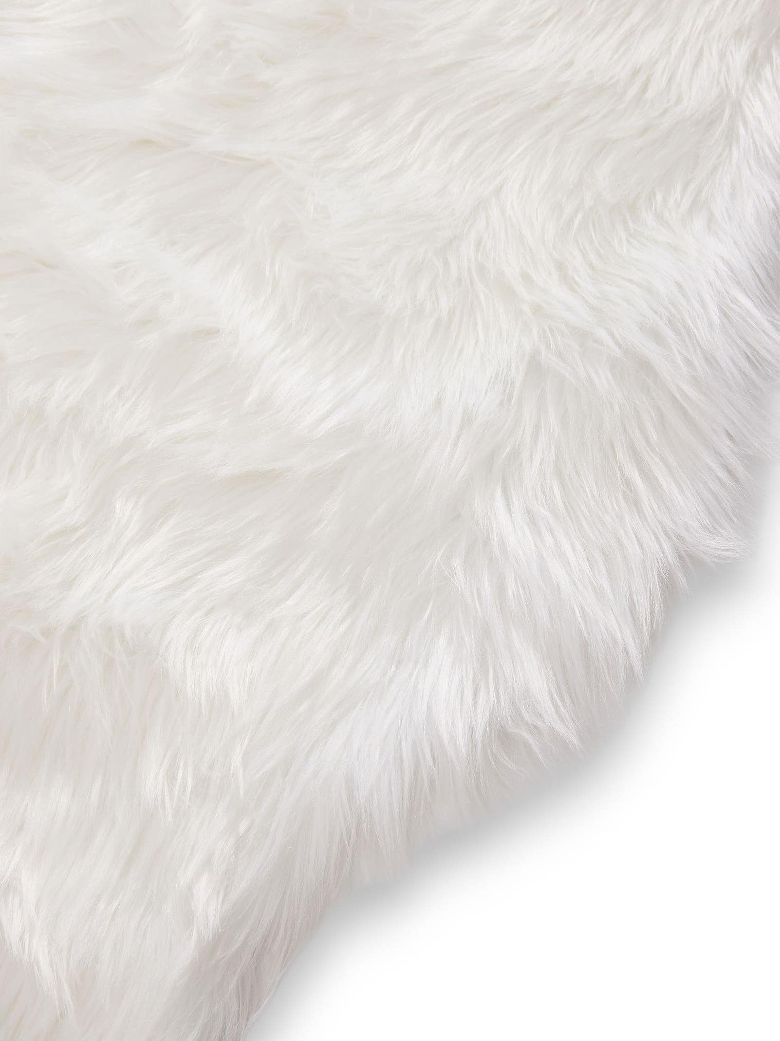 Teppich aus 70% Polyacryl, 30% Polyester in Weiß mit 51 bis 60 mm hohem Flor von benuta Pop
