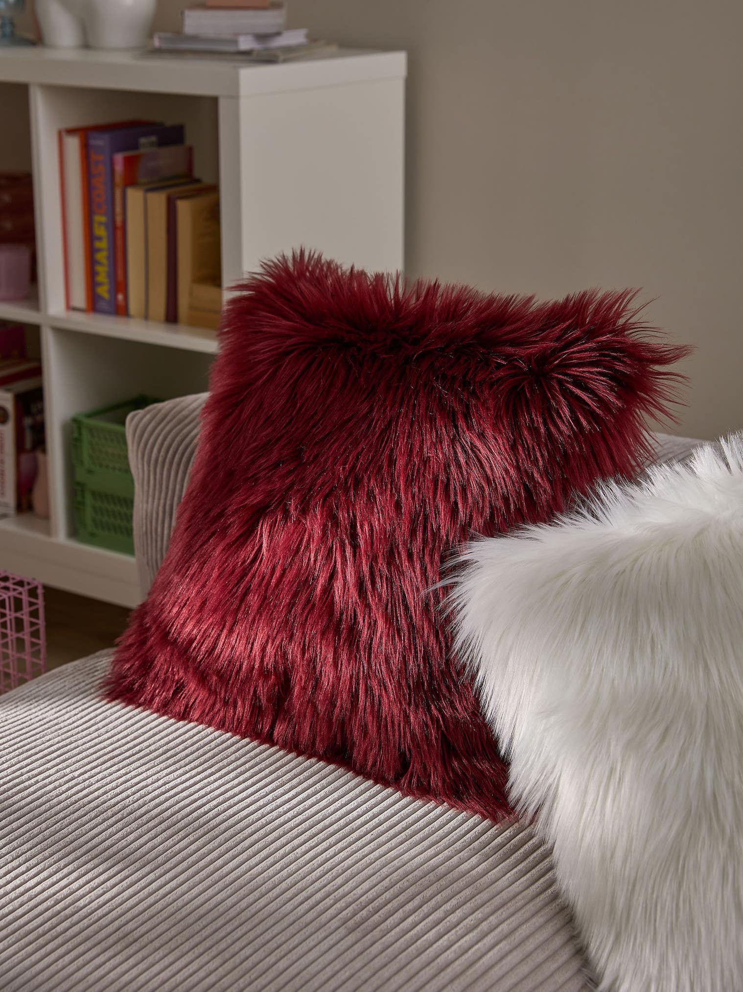Almohada Nanuk Bordeaux im Design Uni aus 70% Poliacrílico, 30% Poliéster von benuta Pop