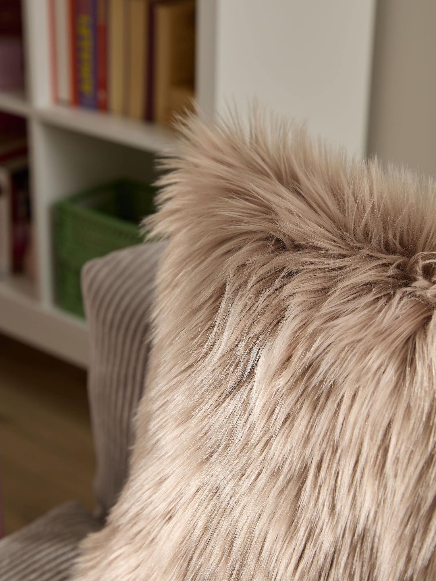 Kudde Nanuk Beige med Uni-design i 70% polyakryl, 30% polyester från benuta Pop